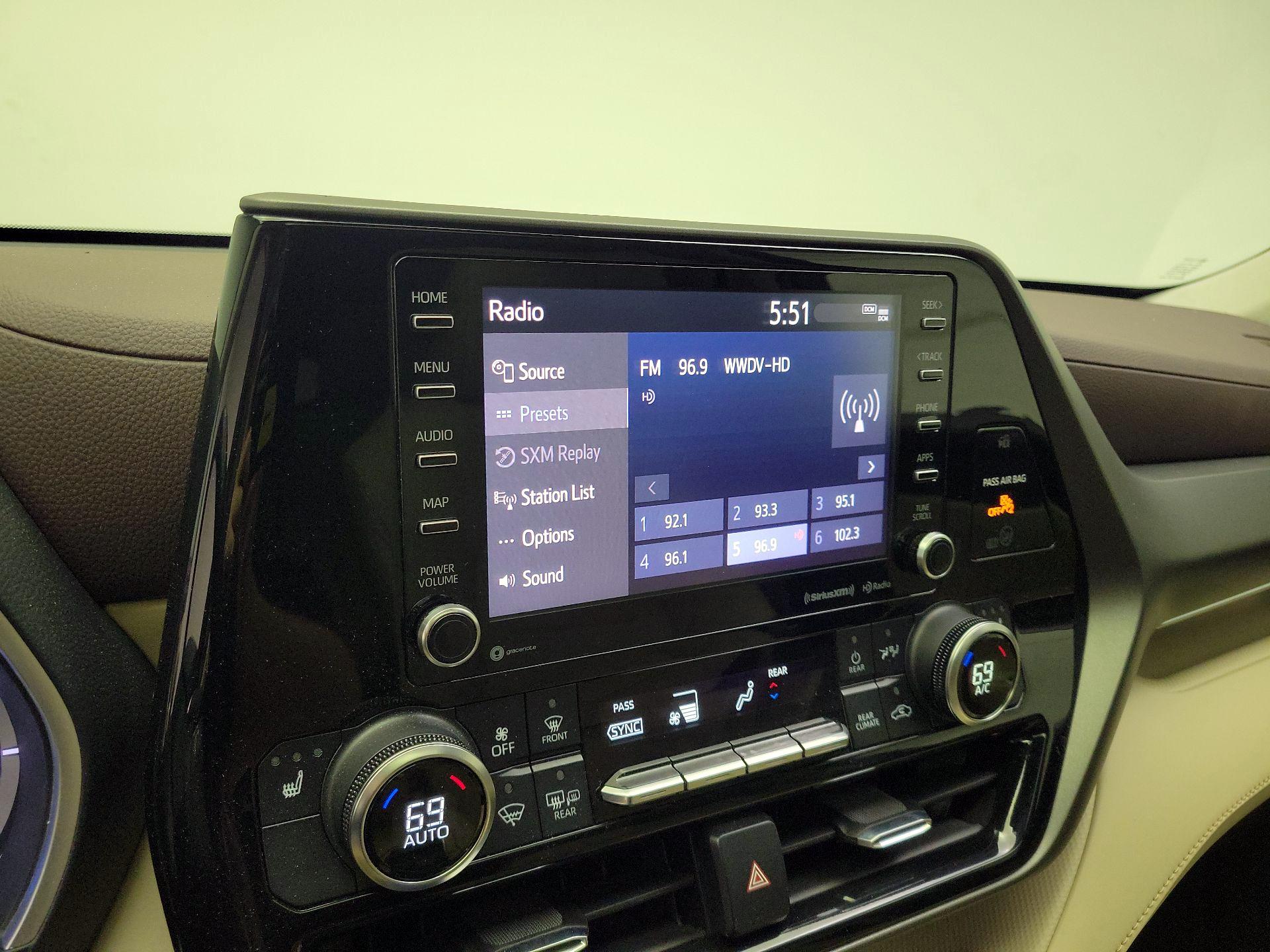 Thumbnail: 2021 Toyota Highlander - 15