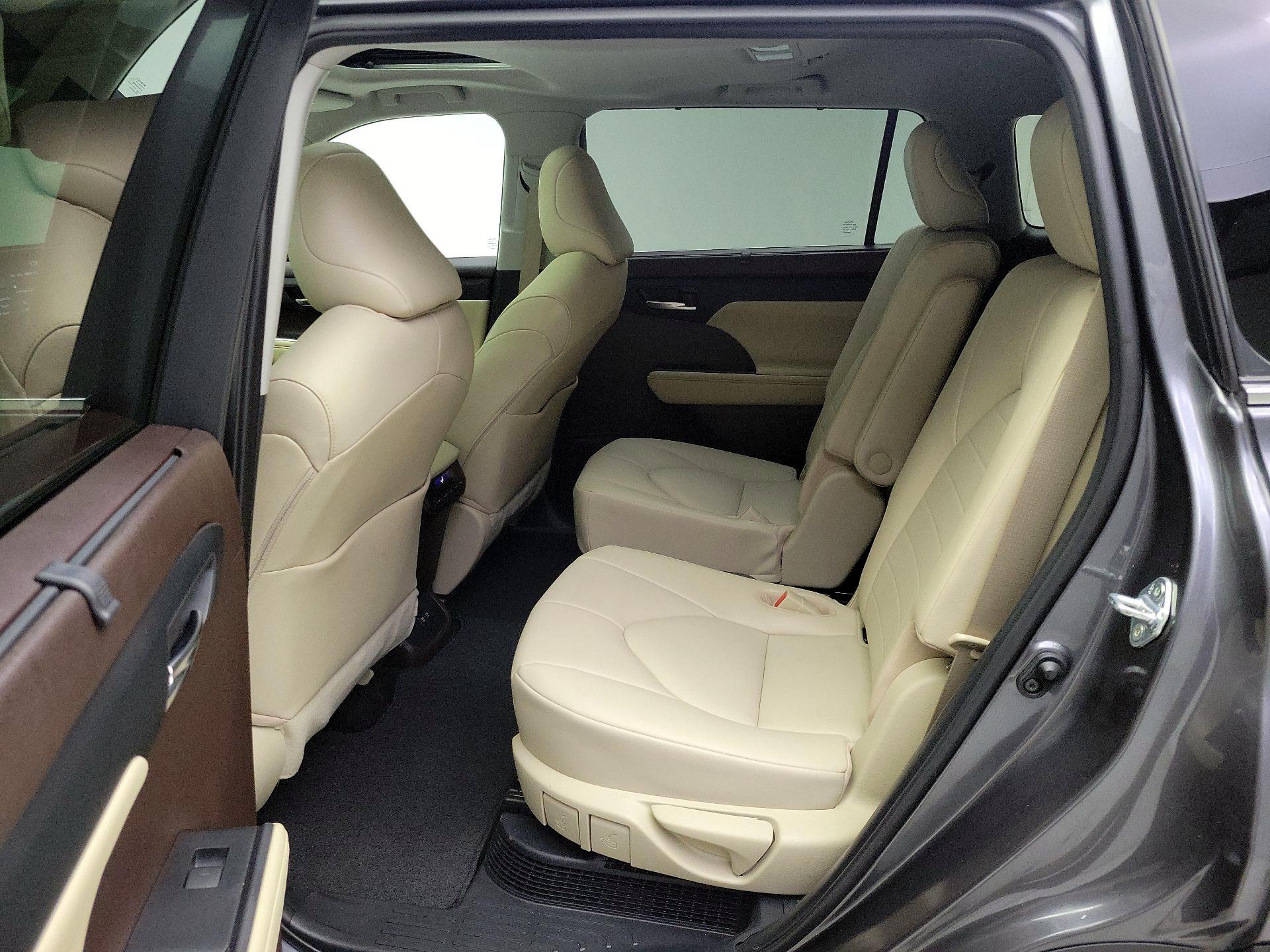 Thumbnail: 2021 Toyota Highlander - 20