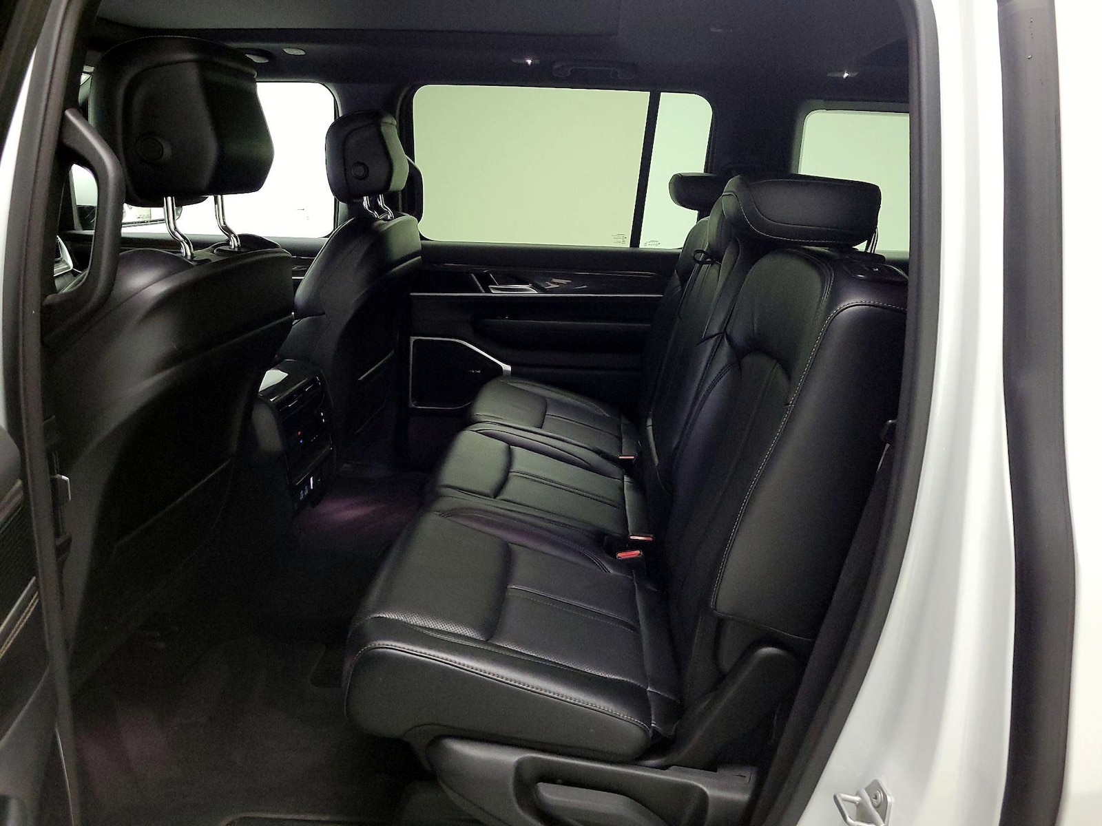 2022 Jeep Wagoneer Series II - Photo 18