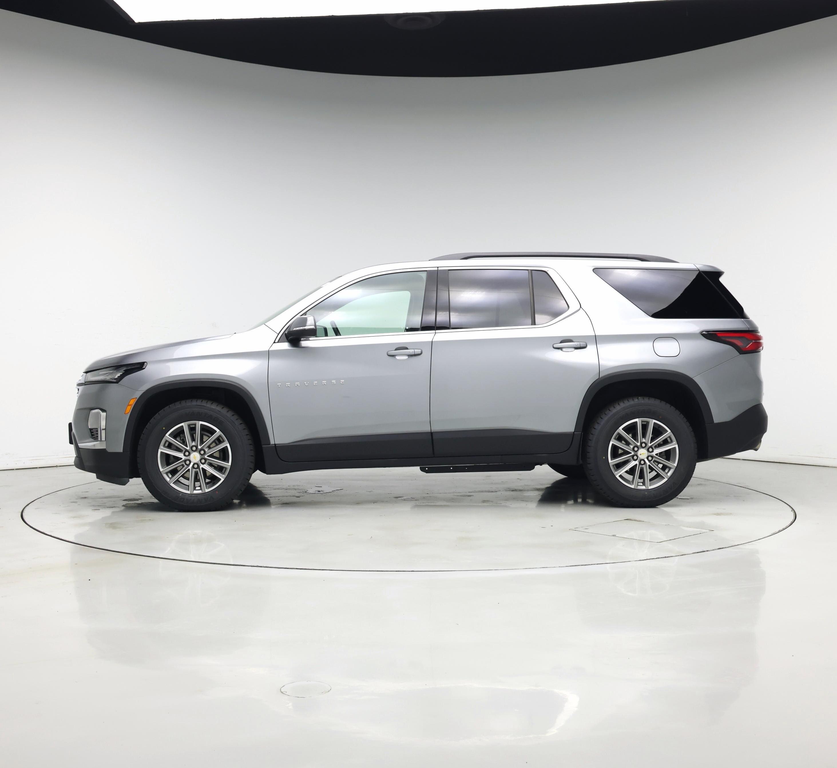 Thumbnail: 2023 Chevrolet Traverse - 3