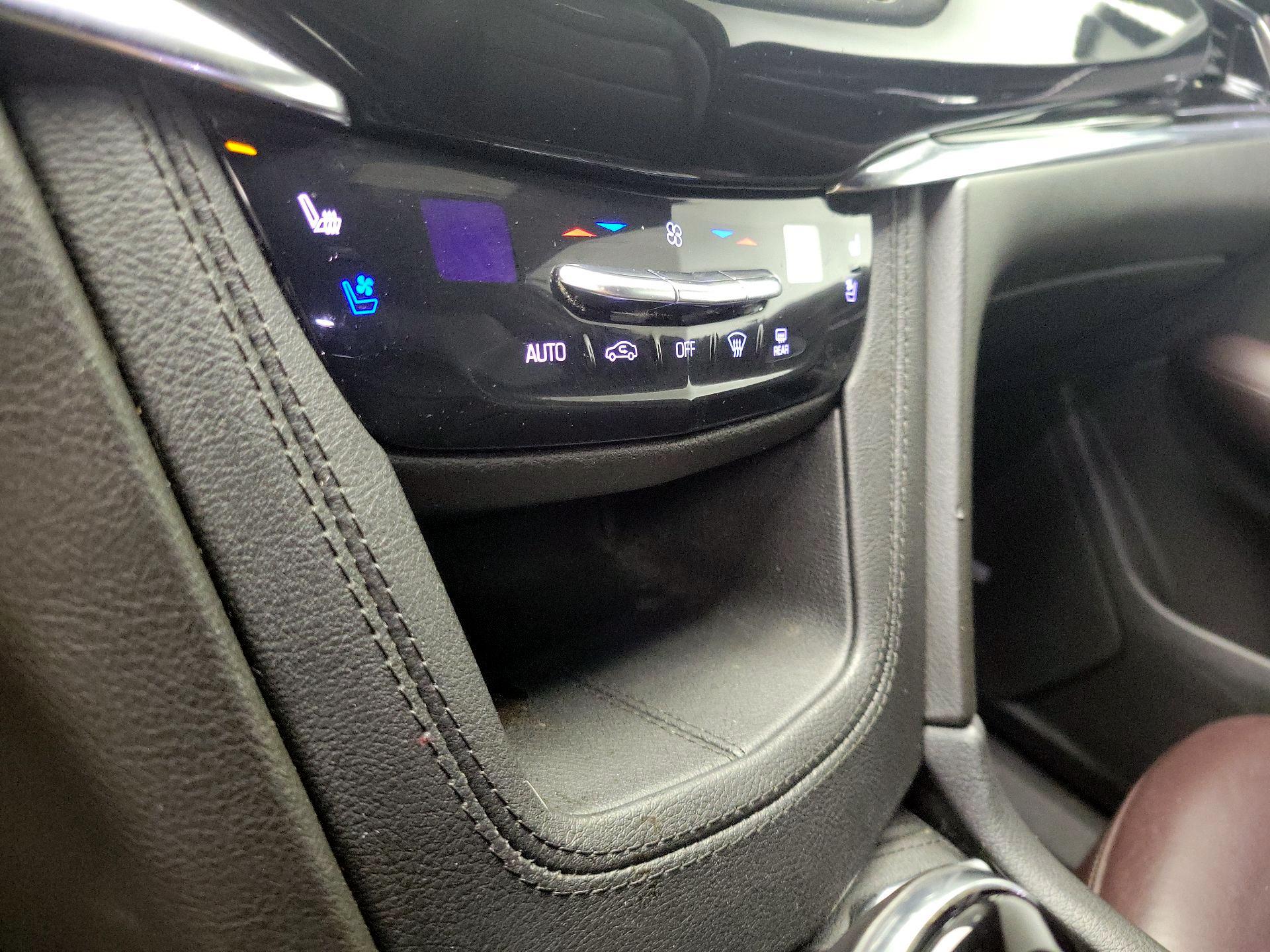 Thumbnail: 2022 Cadillac XT6 - 17