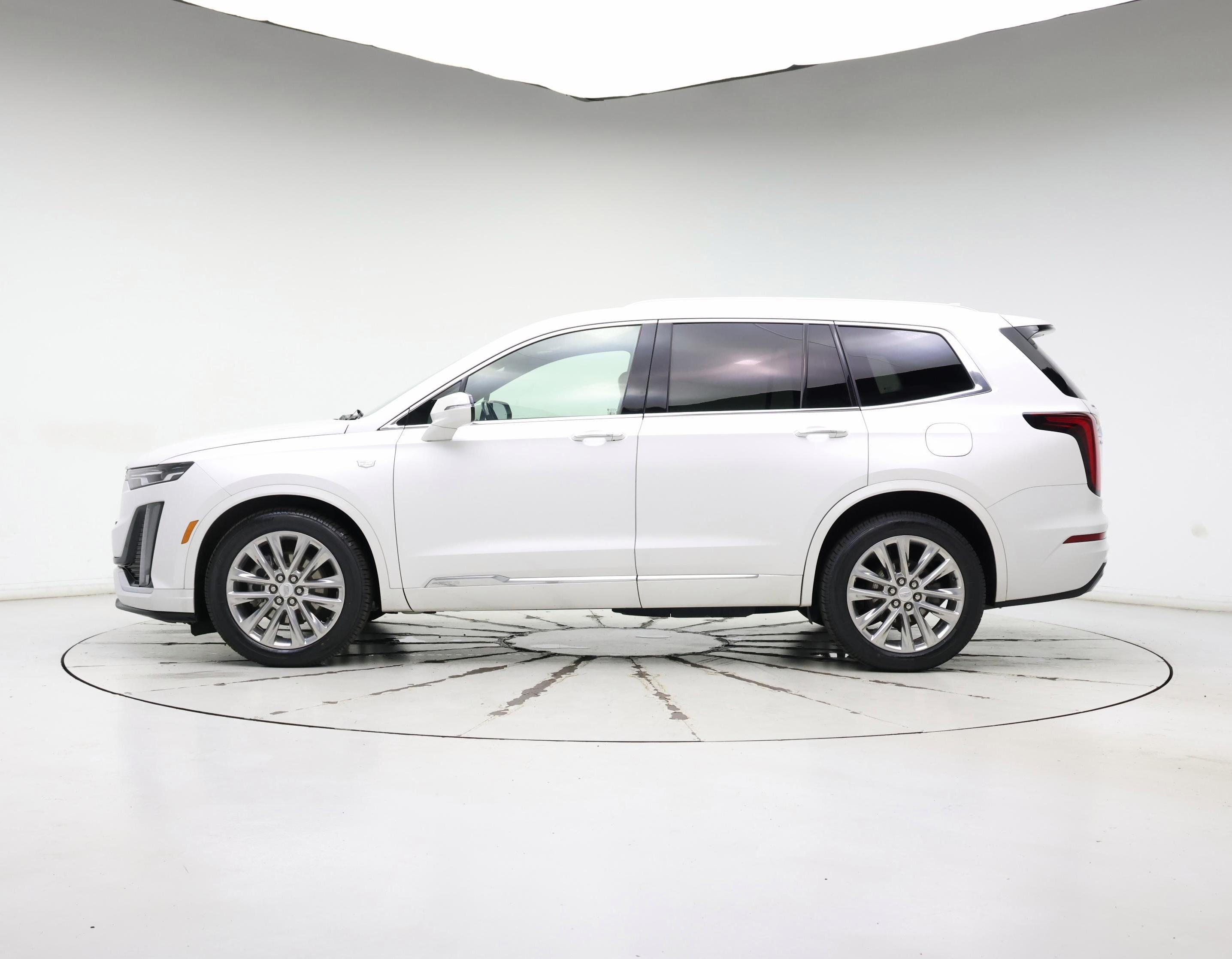 Thumbnail: 2022 Cadillac XT6 - 3