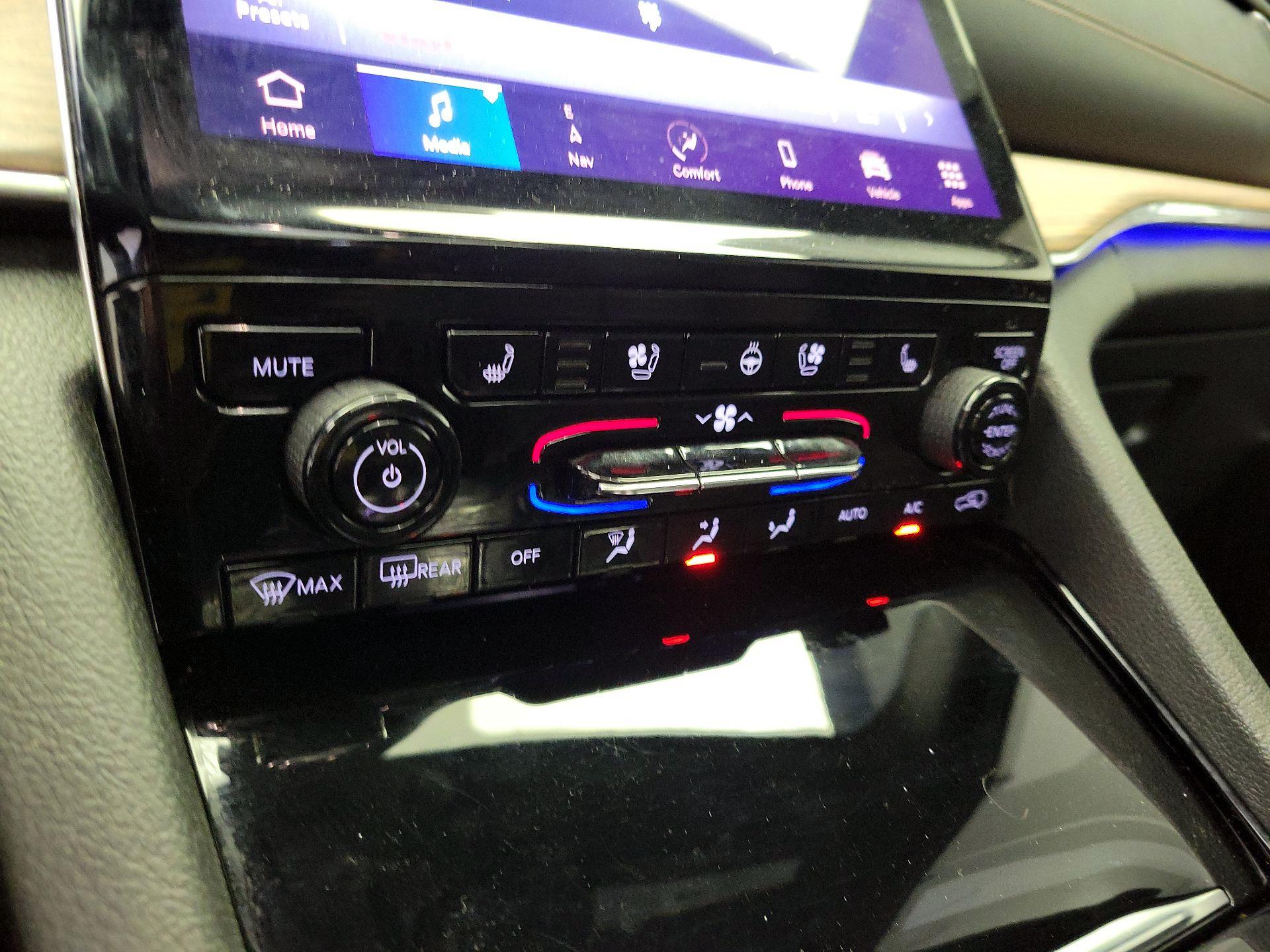 Thumbnail: 2023 Jeep Grand Cherokee - 15