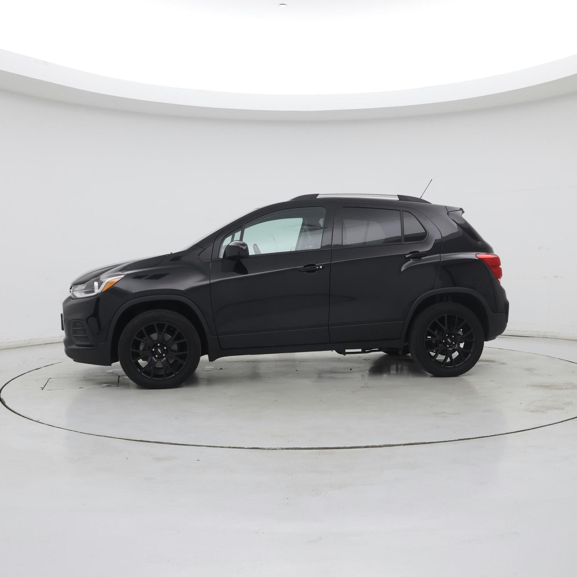 Thumbnail: 2022 Chevrolet Trax - 3