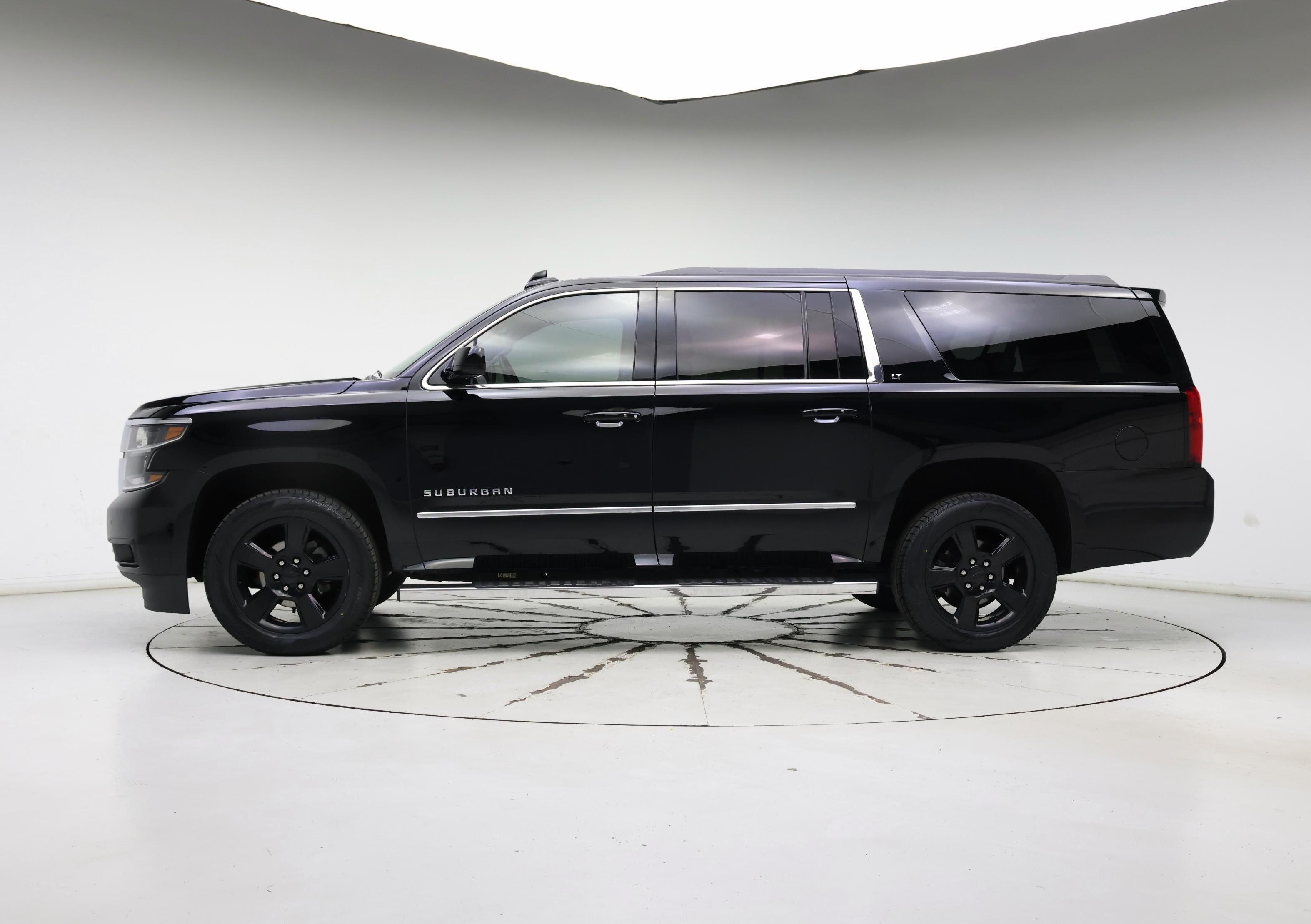 Thumbnail: 2019 Chevrolet Suburban - 3