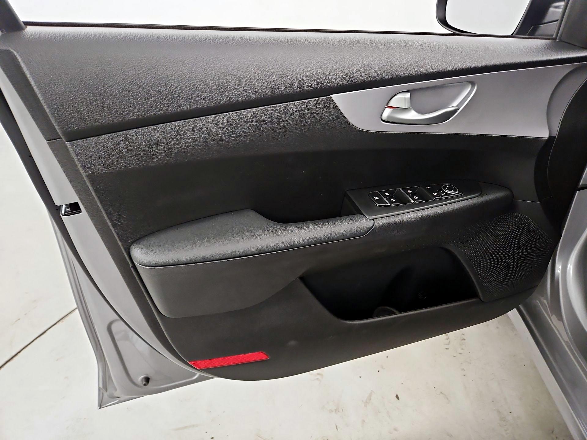 Thumbnail: 2023 Kia Forte - 12
