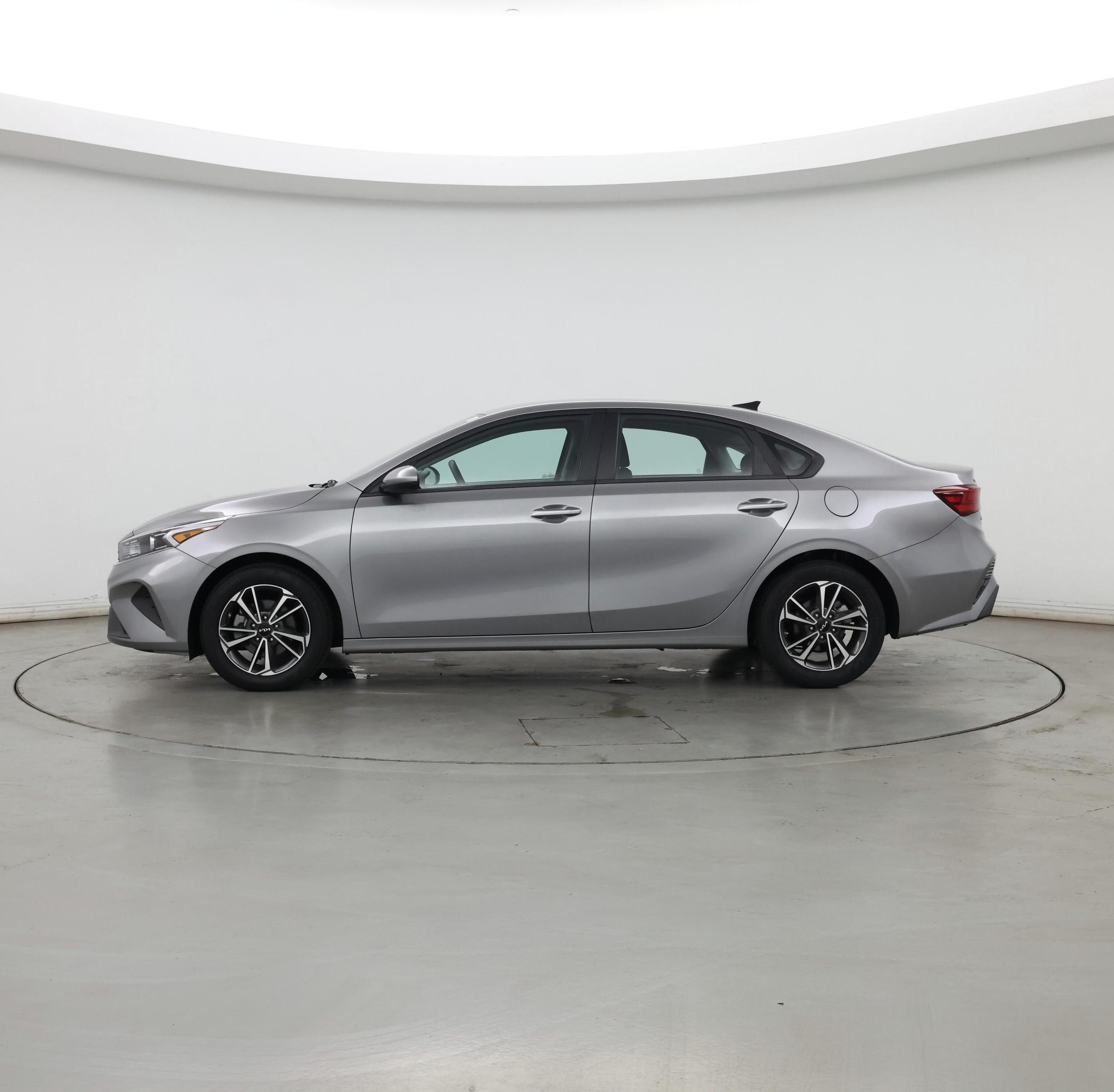 Thumbnail: 2023 Kia Forte - 3