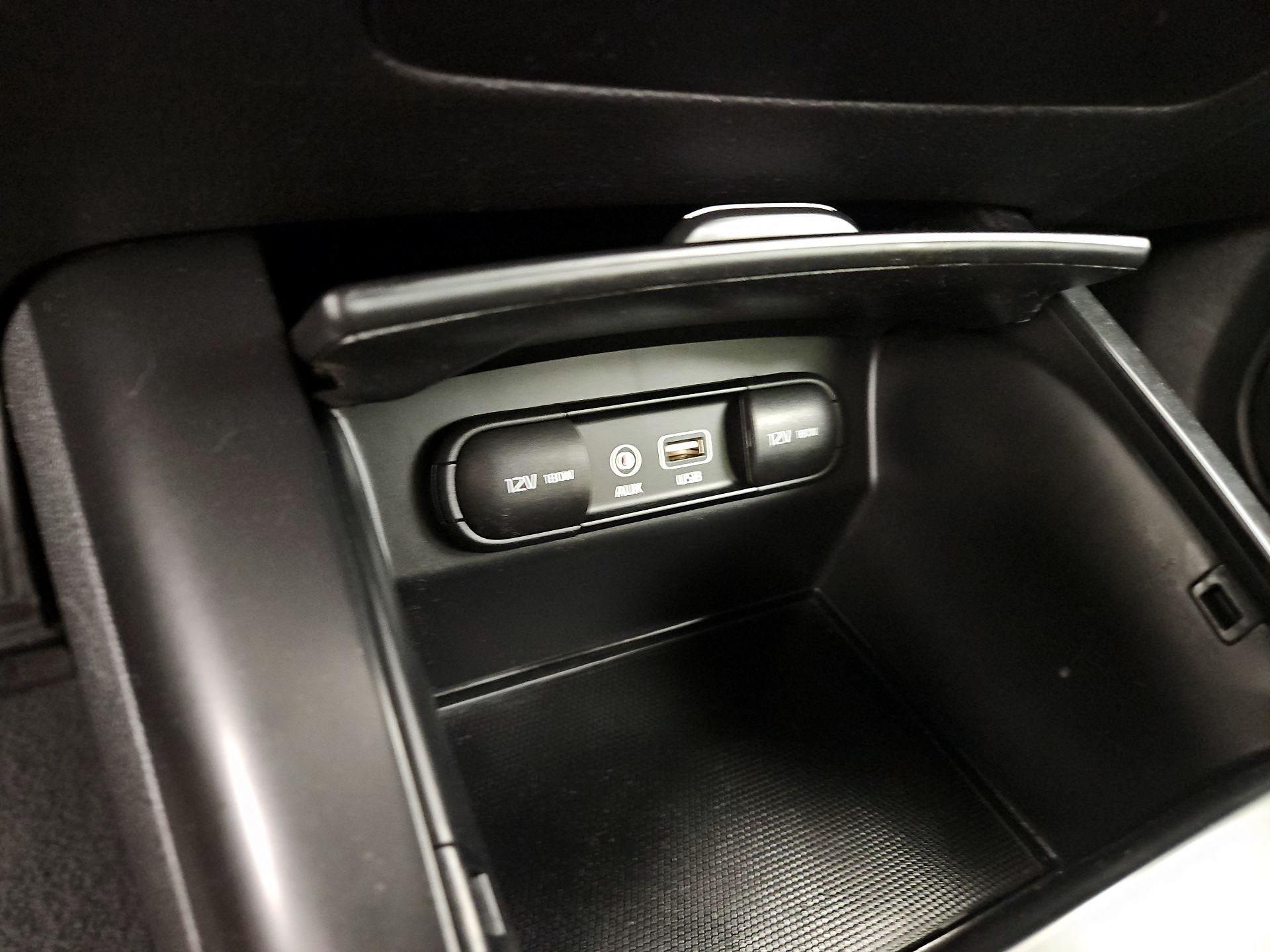 Thumbnail: 2018 Kia Sorento - 18