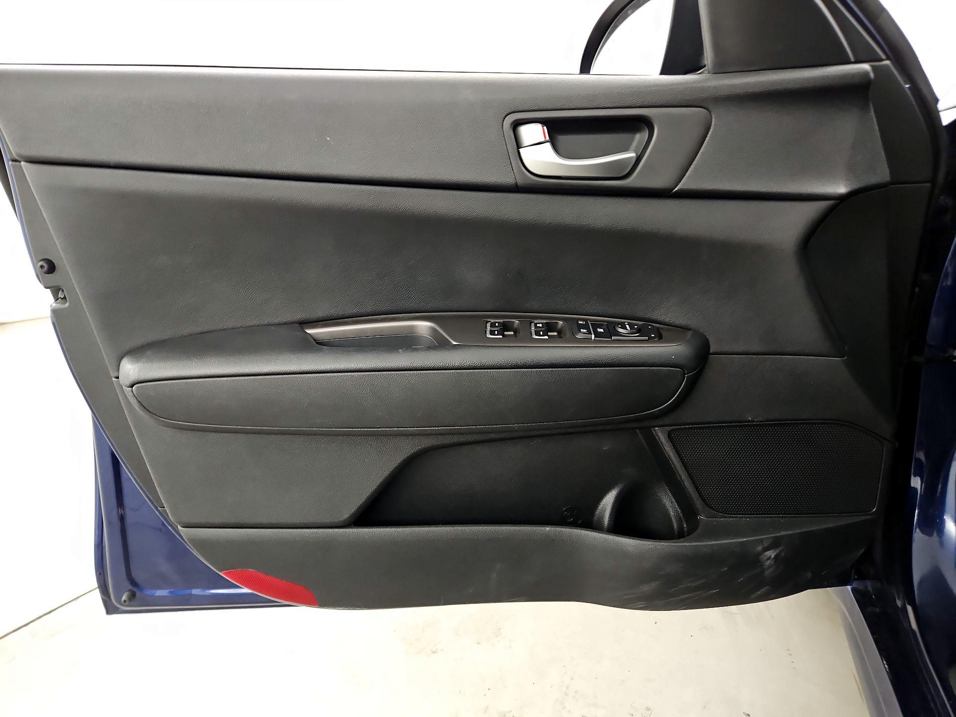 Thumbnail: 2019 Kia Optima - 12