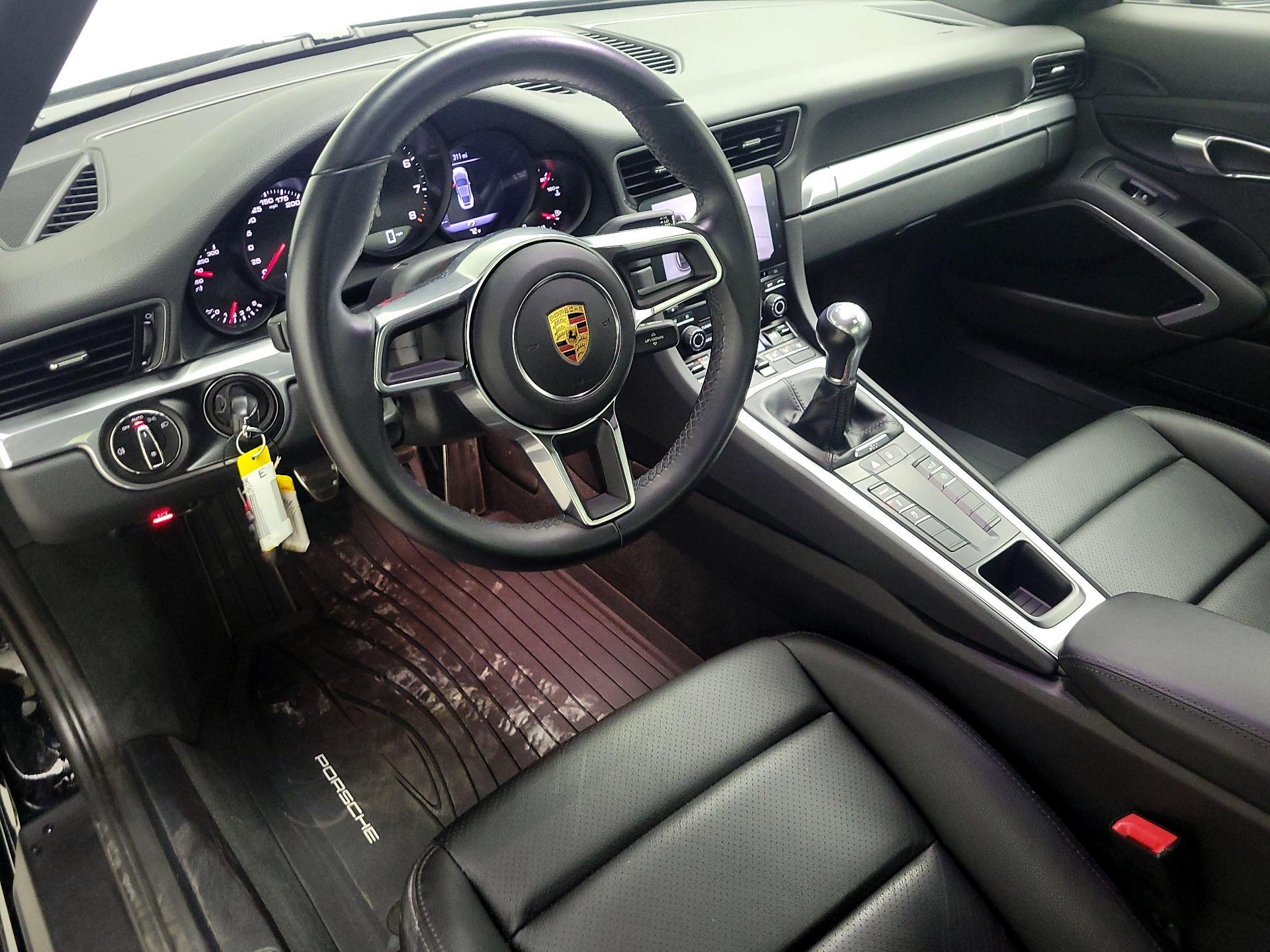 Thumbnail: 2018 Porsche 911 - 9