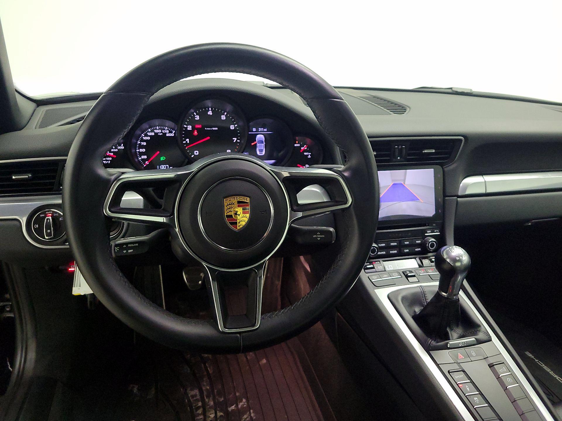 Thumbnail: 2018 Porsche 911 - 10