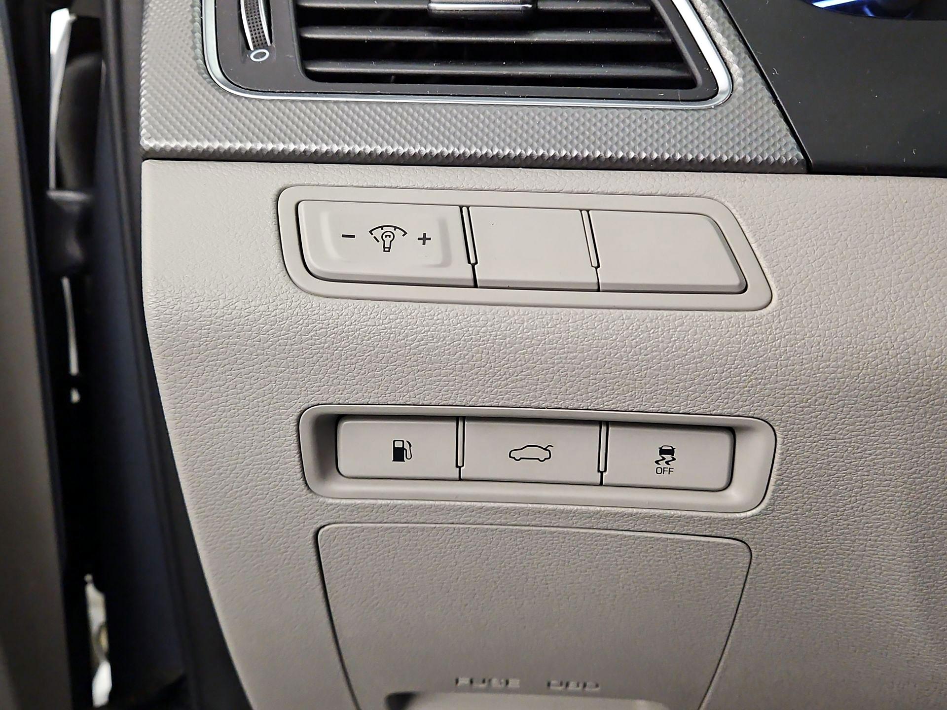 Thumbnail: 2016 Hyundai Sonata - 13