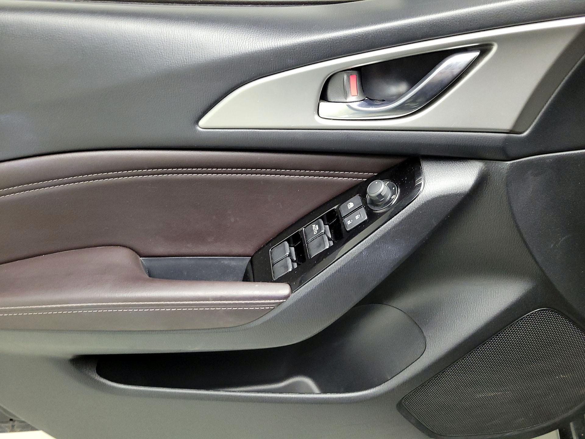Thumbnail: 2018 Mazda Mazda3 - 12