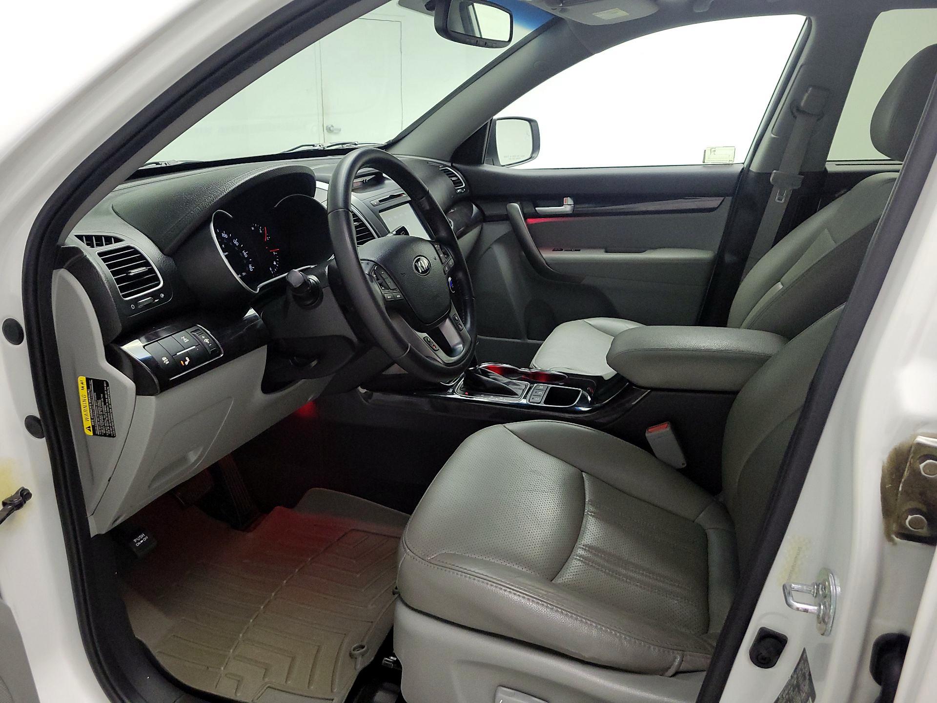 Thumbnail: 2015 Kia Sorento - 11