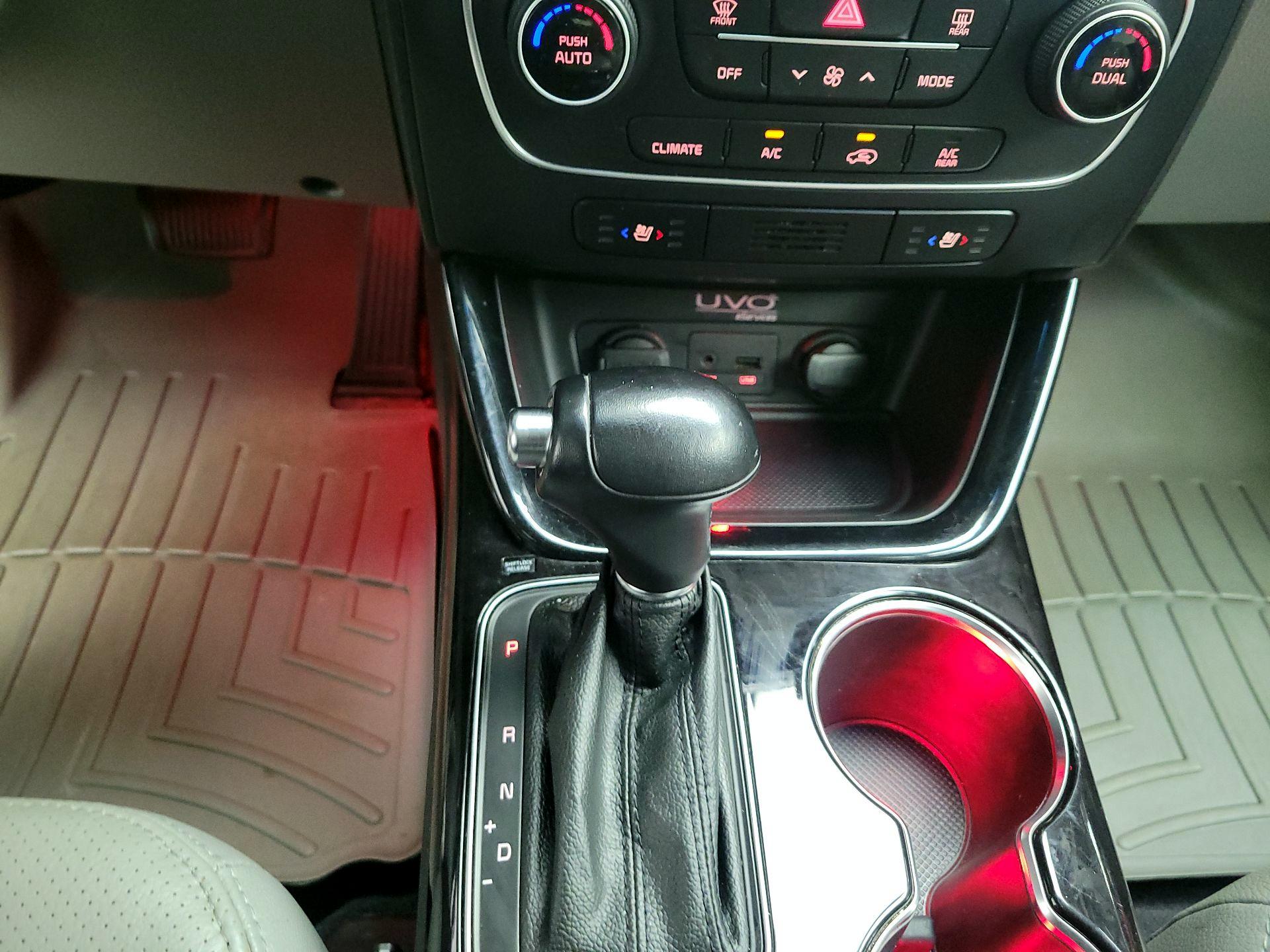 Thumbnail: 2015 Kia Sorento - 16