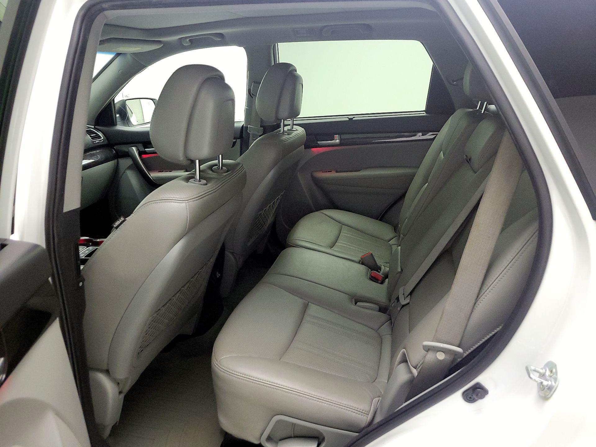 Thumbnail: 2015 Kia Sorento - 17