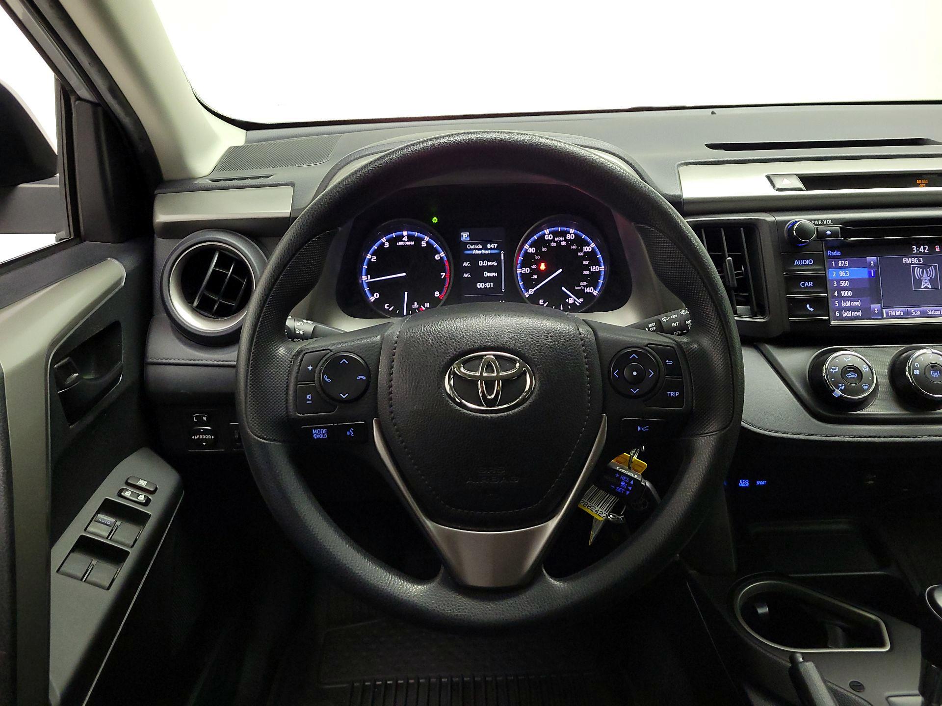 Thumbnail: 2017 Toyota RAV4 - 10