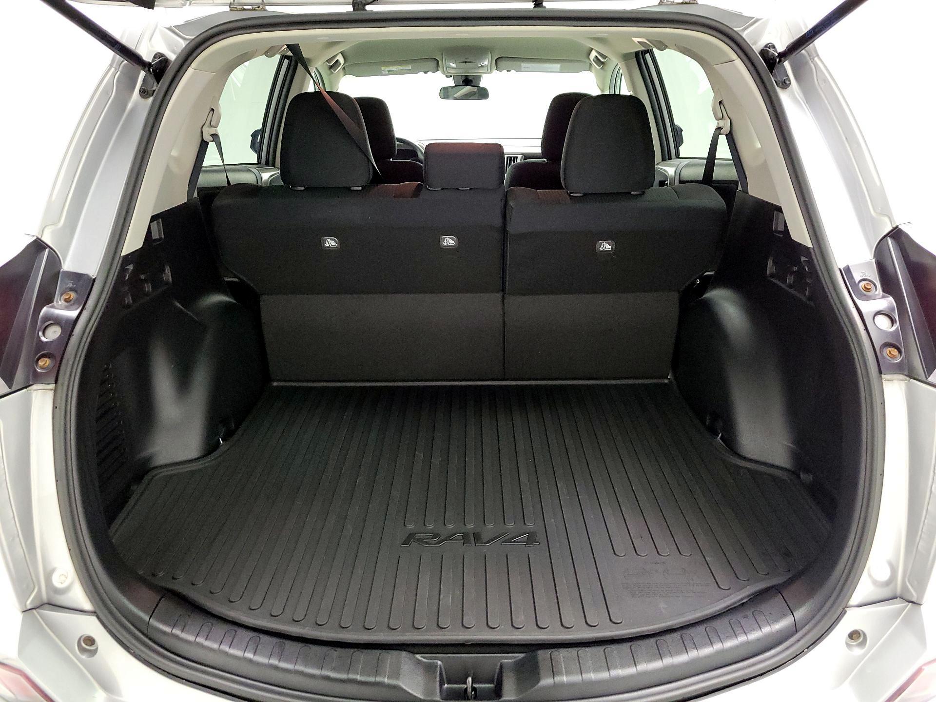 Thumbnail: 2017 Toyota RAV4 - 20