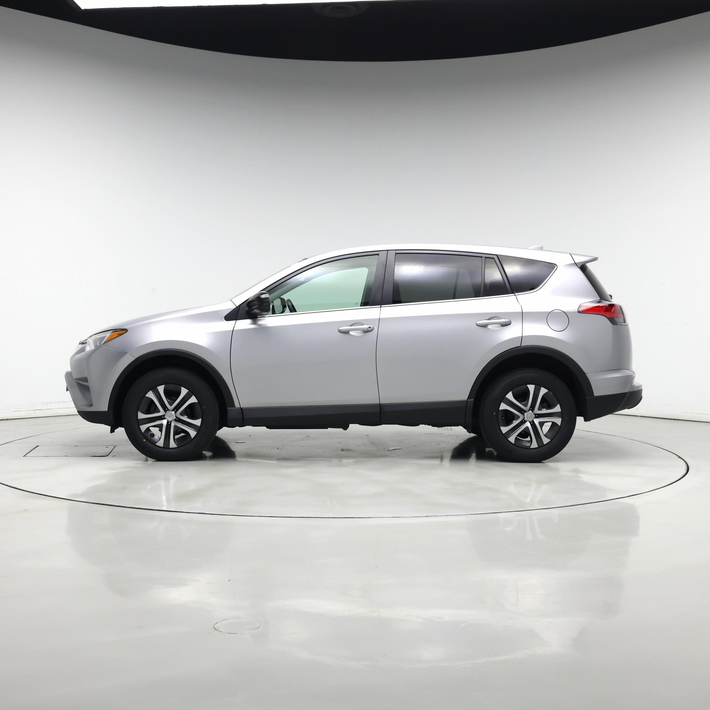 Thumbnail: 2017 Toyota RAV4 - 3
