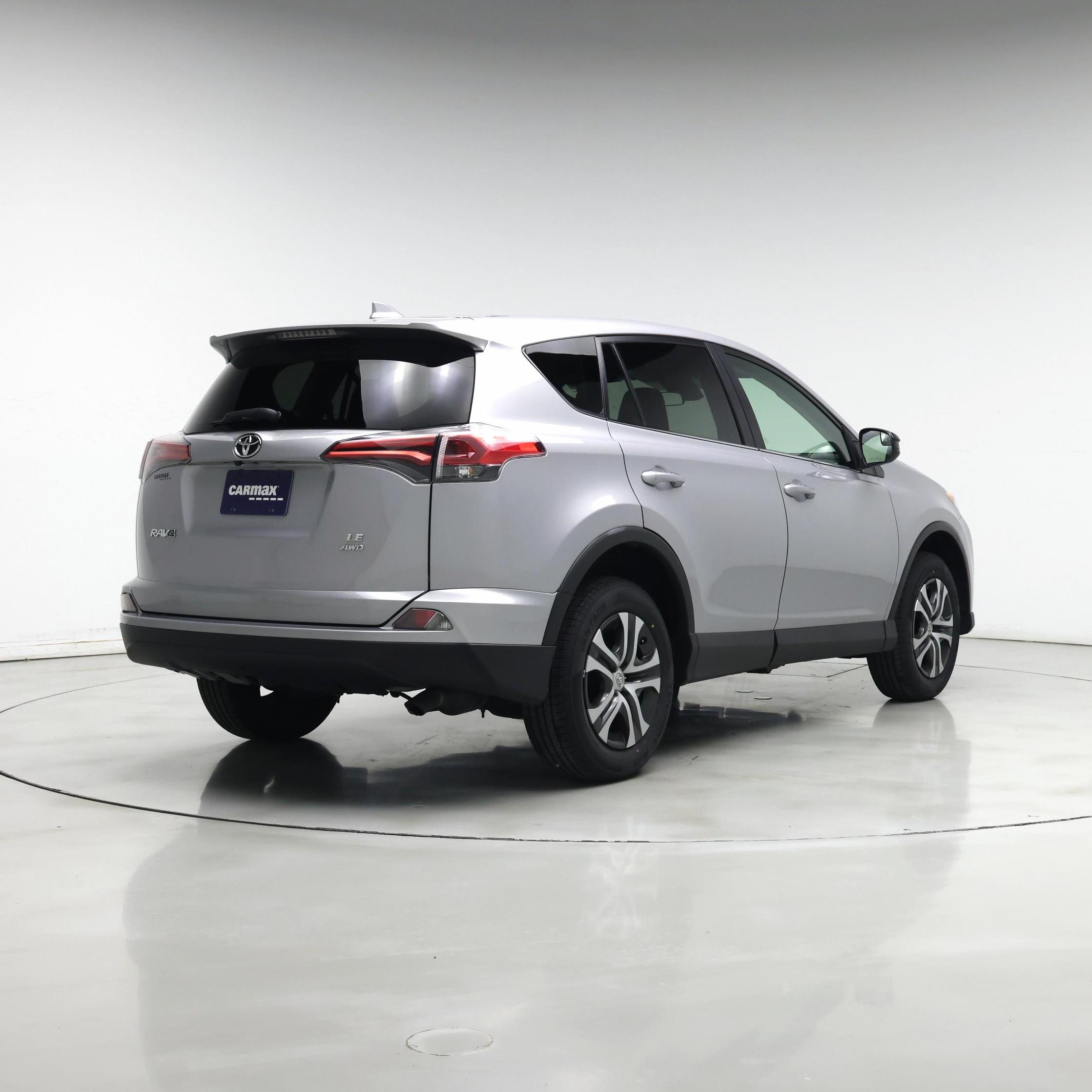 Thumbnail: 2017 Toyota RAV4 - 8