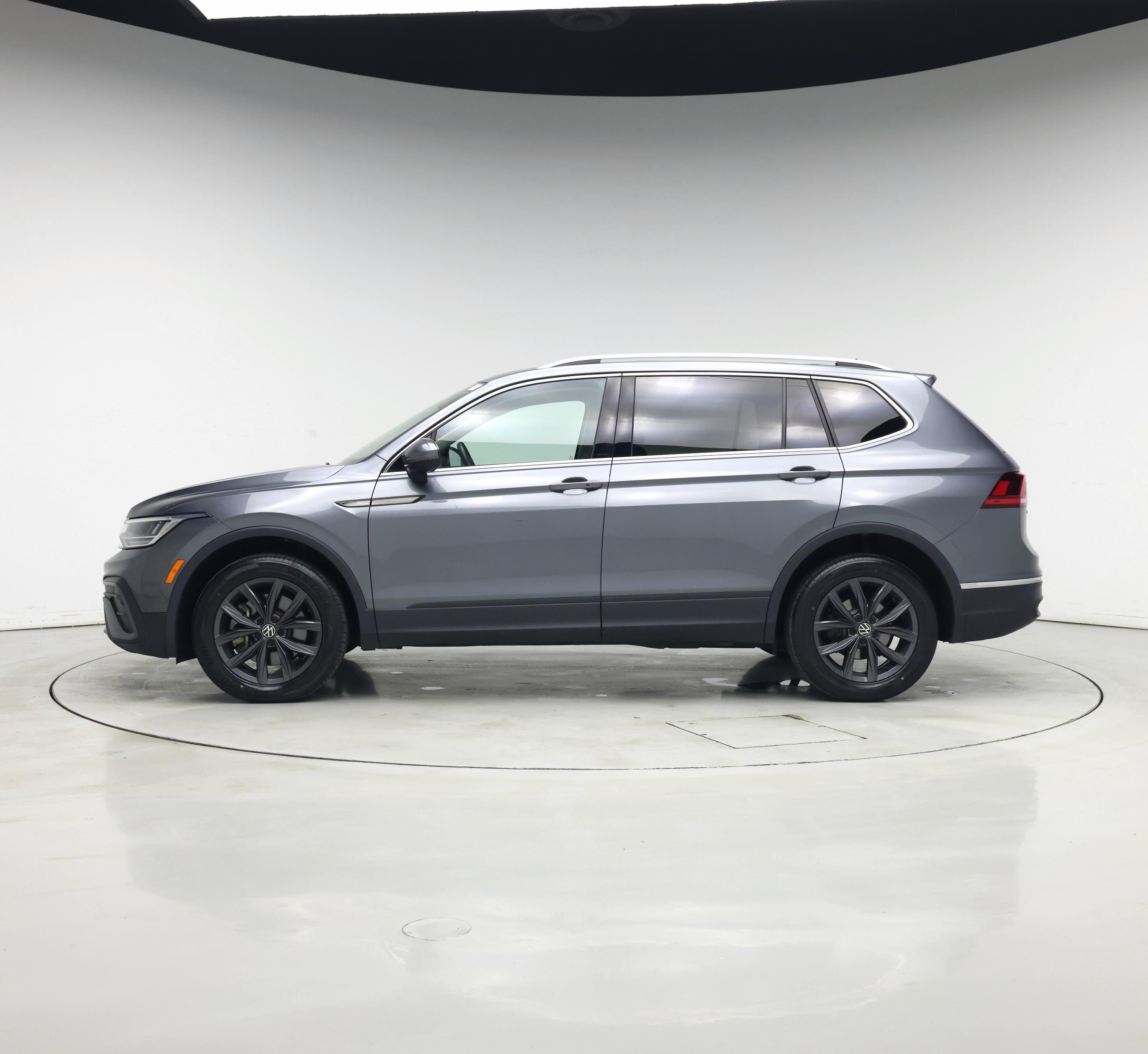 Thumbnail: 2022 Volkswagen Tiguan - 3