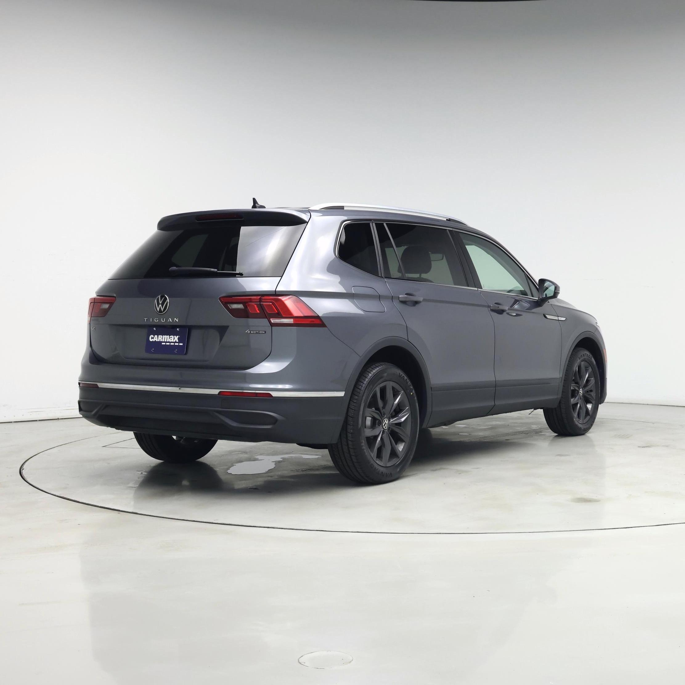 Thumbnail: 2022 Volkswagen Tiguan - 8