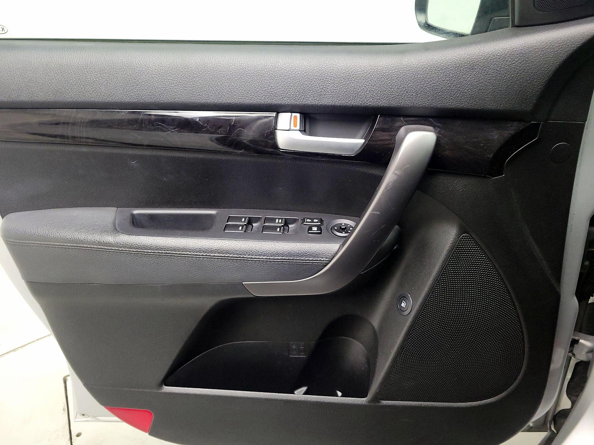 Thumbnail: 2015 Kia Sorento - 12