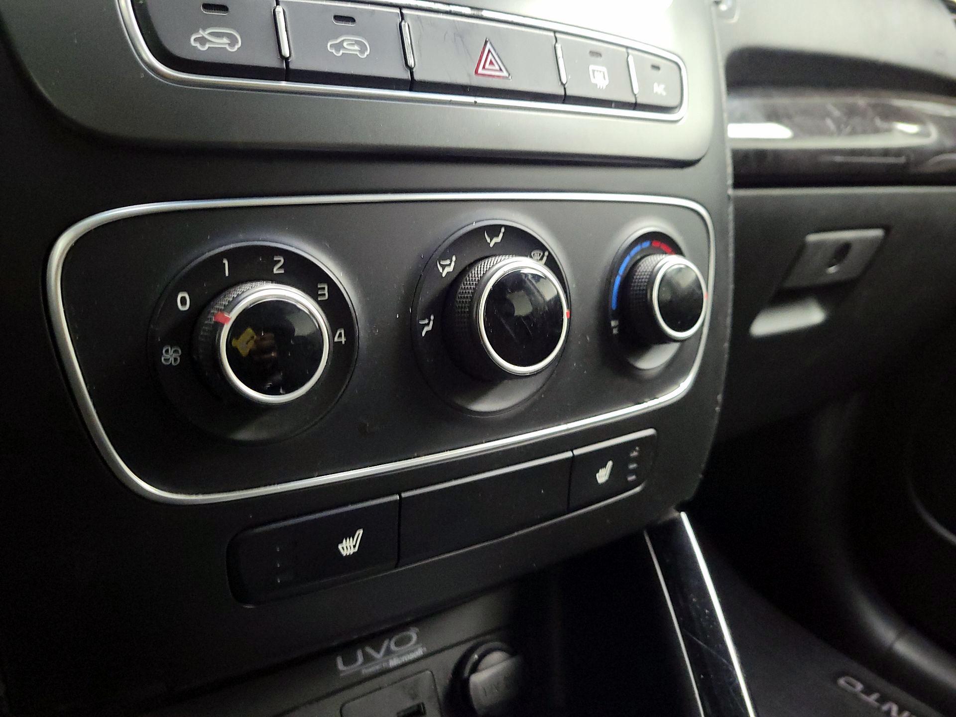 Thumbnail: 2015 Kia Sorento - 15