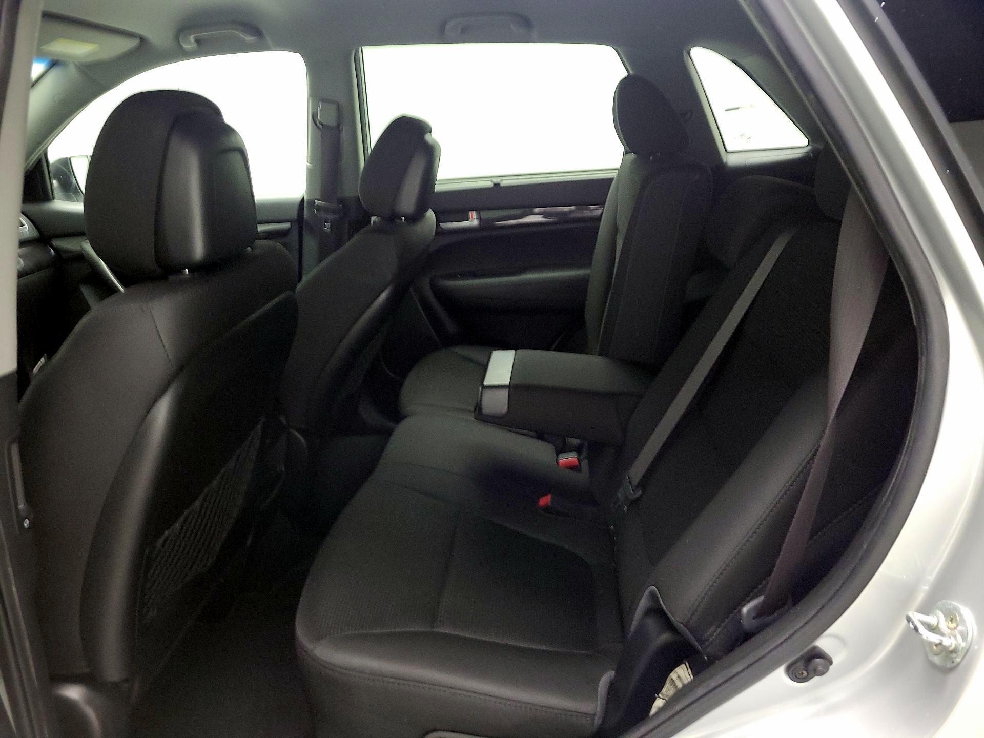 Thumbnail: 2015 Kia Sorento - 17