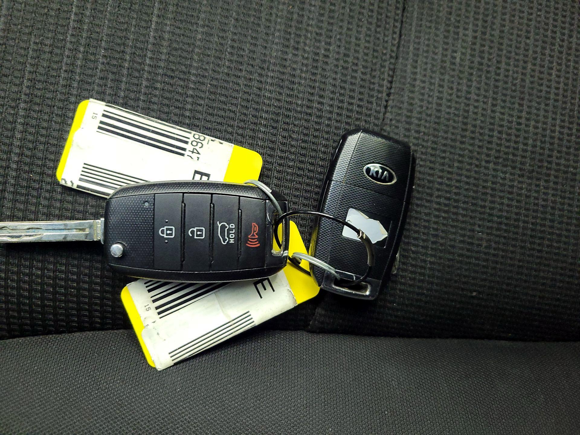 Thumbnail: 2015 Kia Sorento - 20