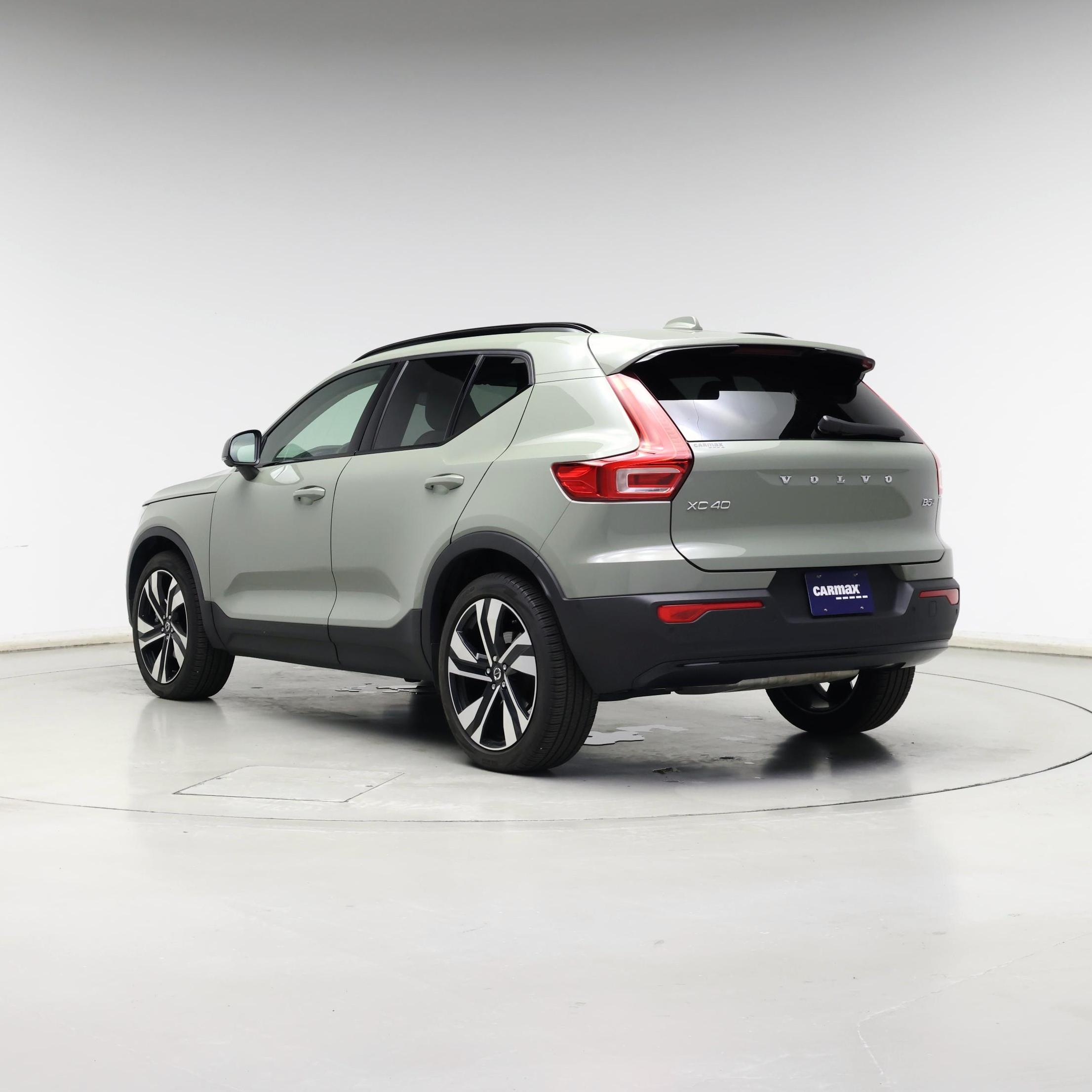 Thumbnail: 2023 Volvo XC40 - 2