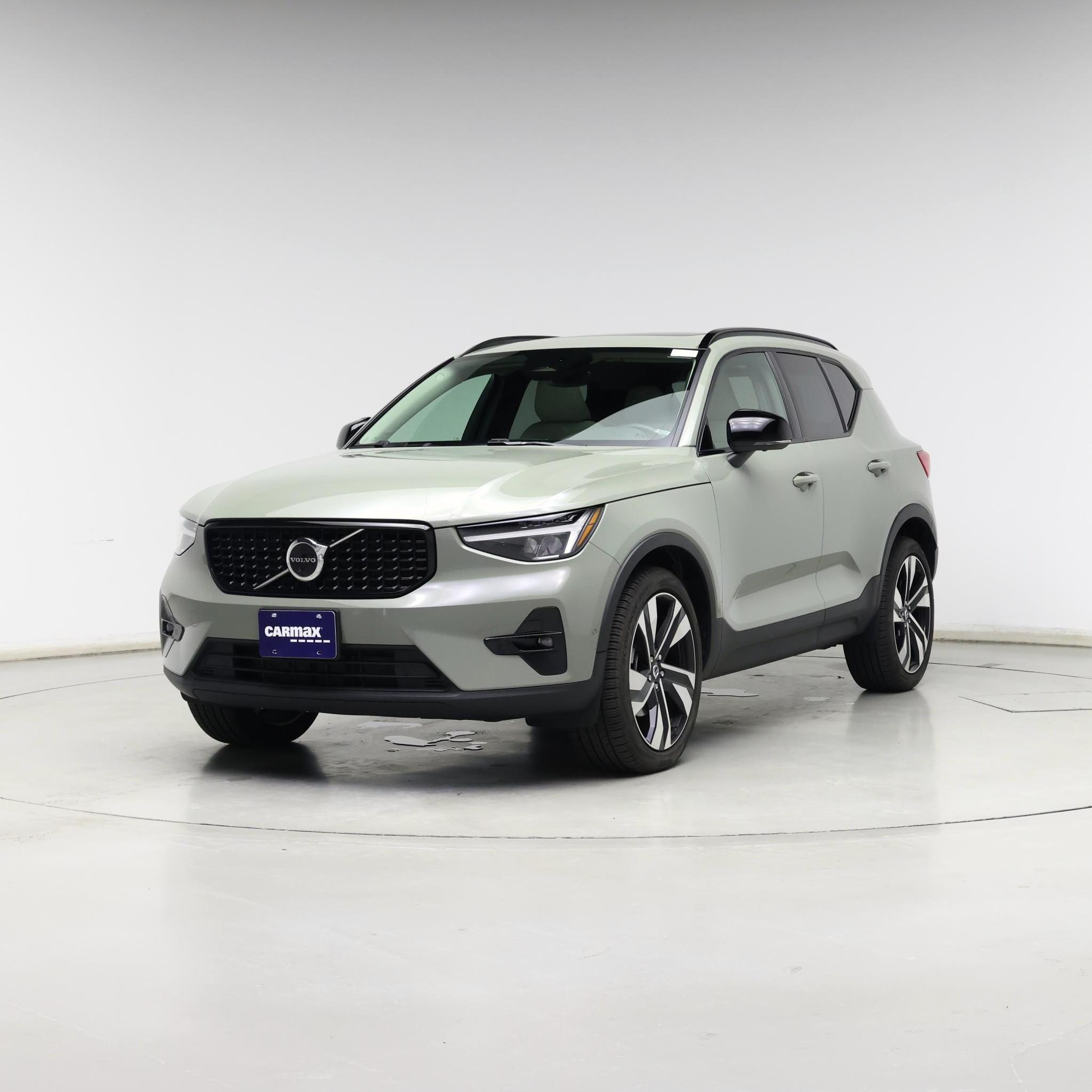 Thumbnail: 2023 Volvo XC40 - 4