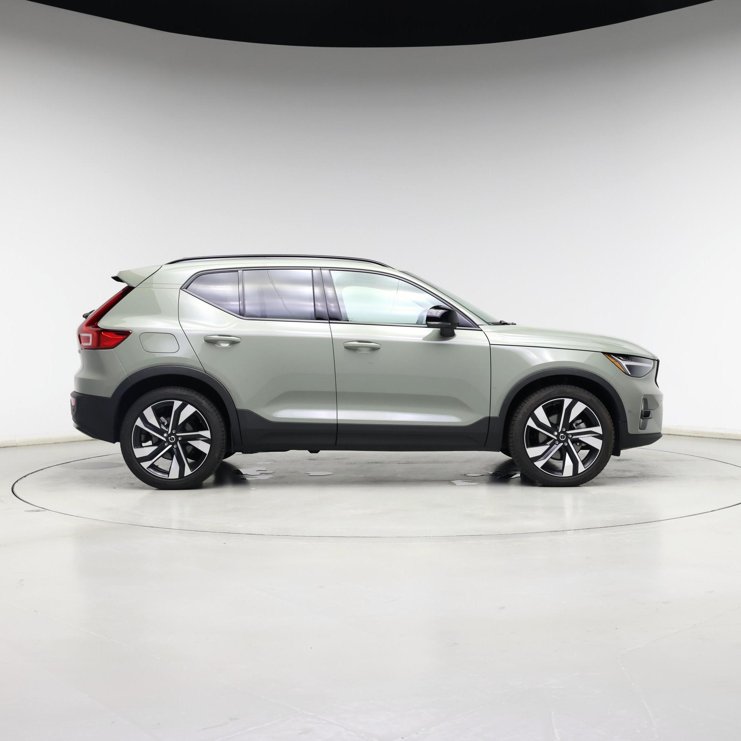 Thumbnail: 2023 Volvo XC40 - 7
