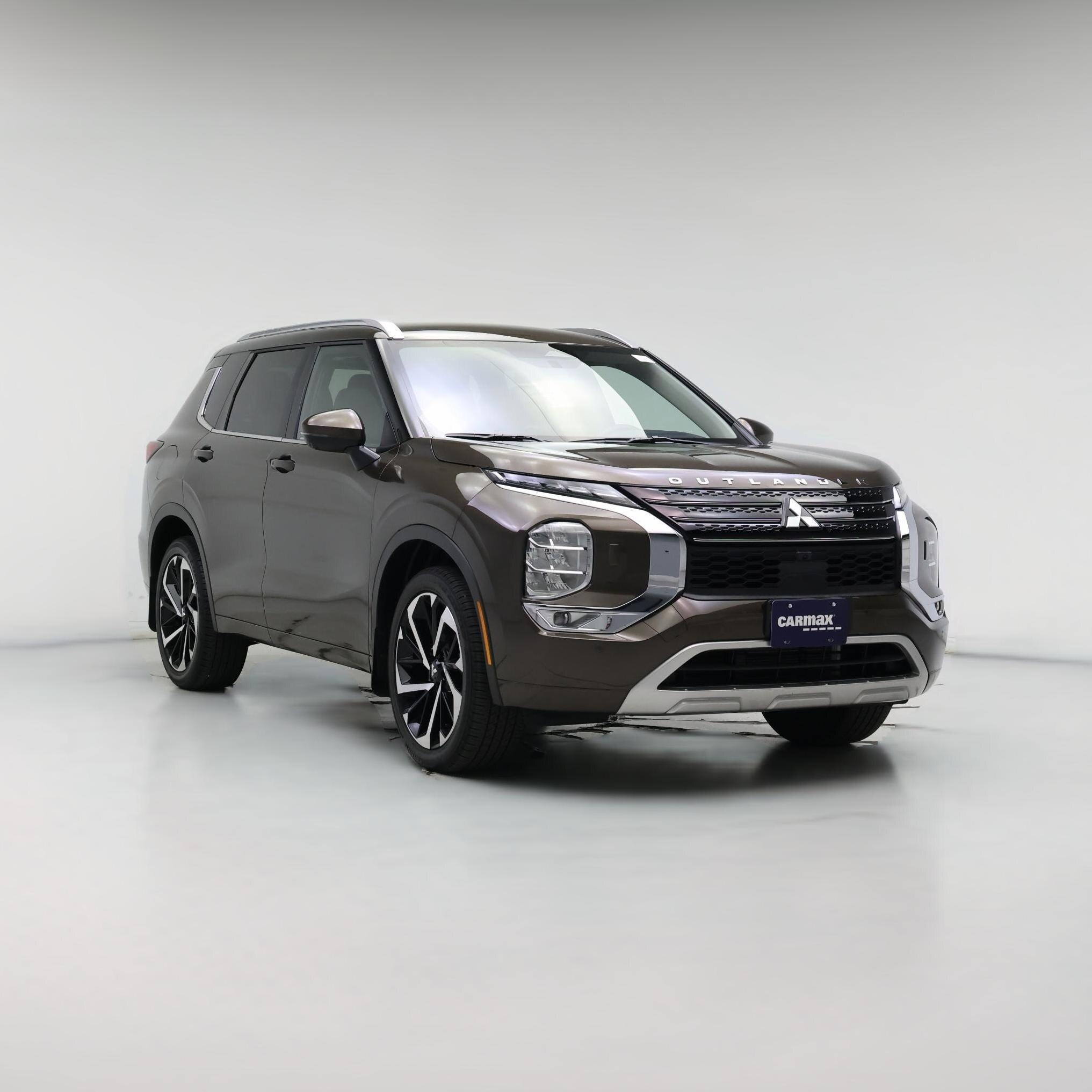 Thumbnail: 2023 Mitsubishi Outlander - 1