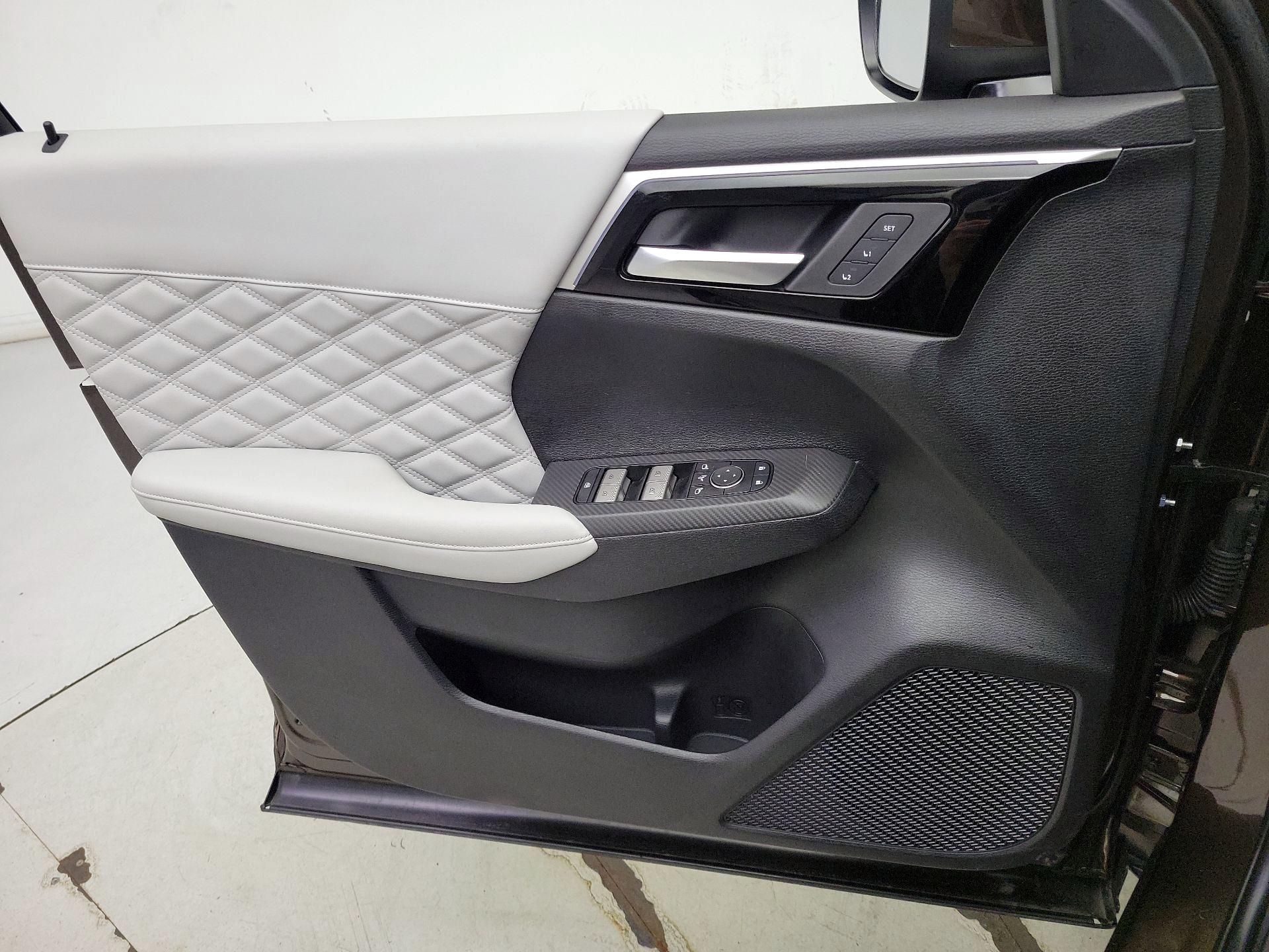 Thumbnail: 2023 Mitsubishi Outlander - 12