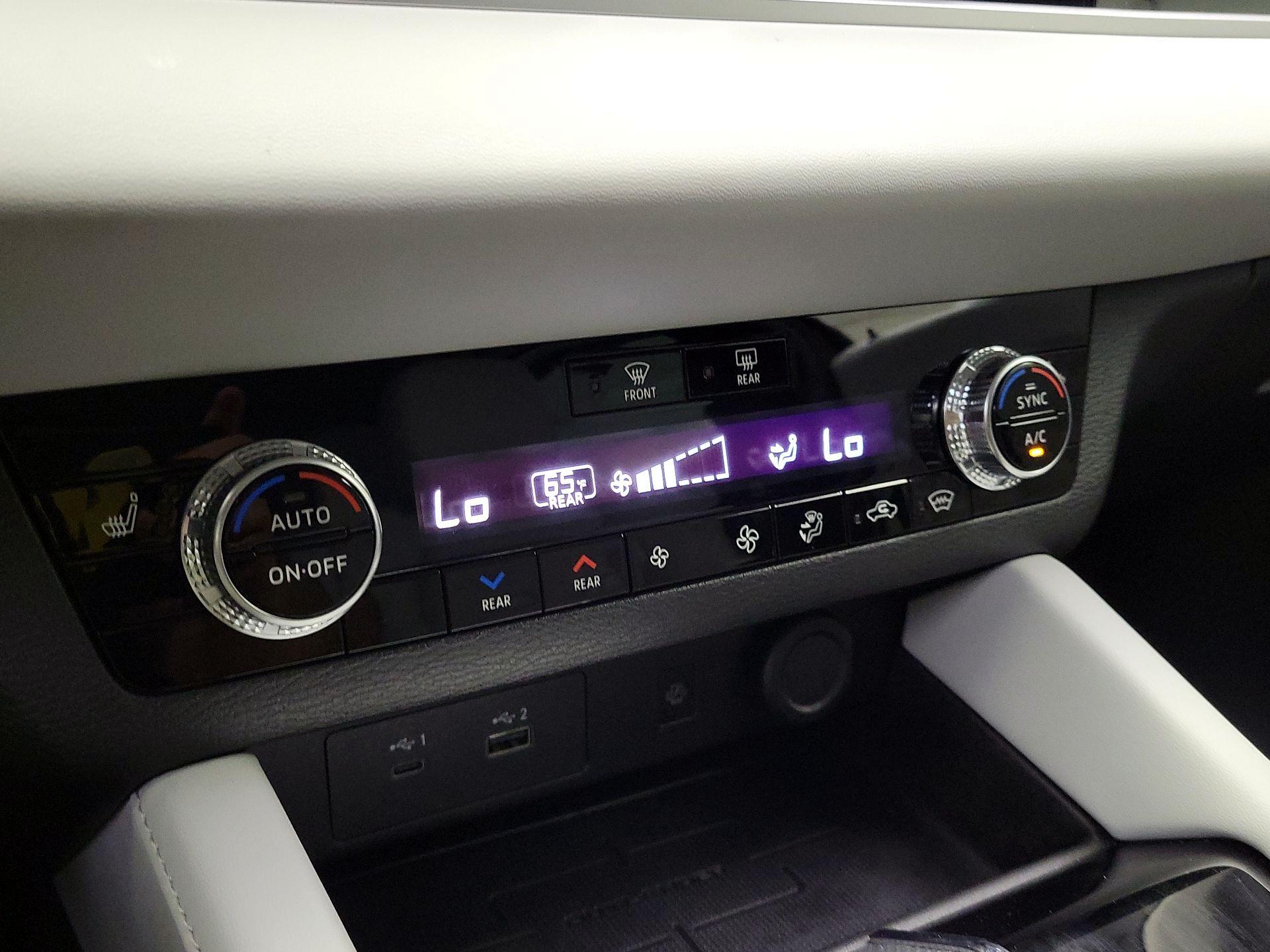 Thumbnail: 2023 Mitsubishi Outlander - 16