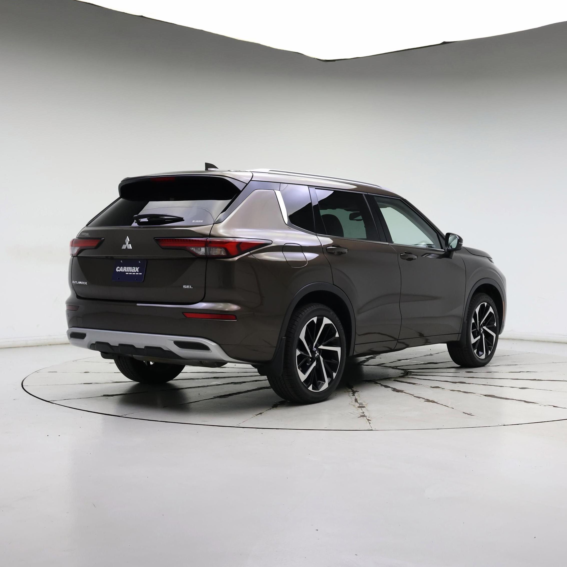 Thumbnail: 2023 Mitsubishi Outlander - 8