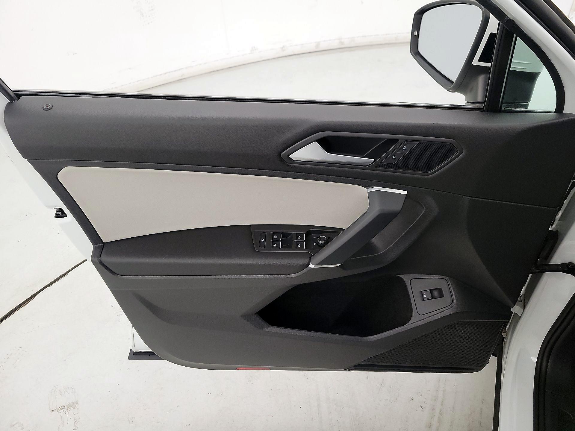 Thumbnail: 2020 Volkswagen Tiguan - 12