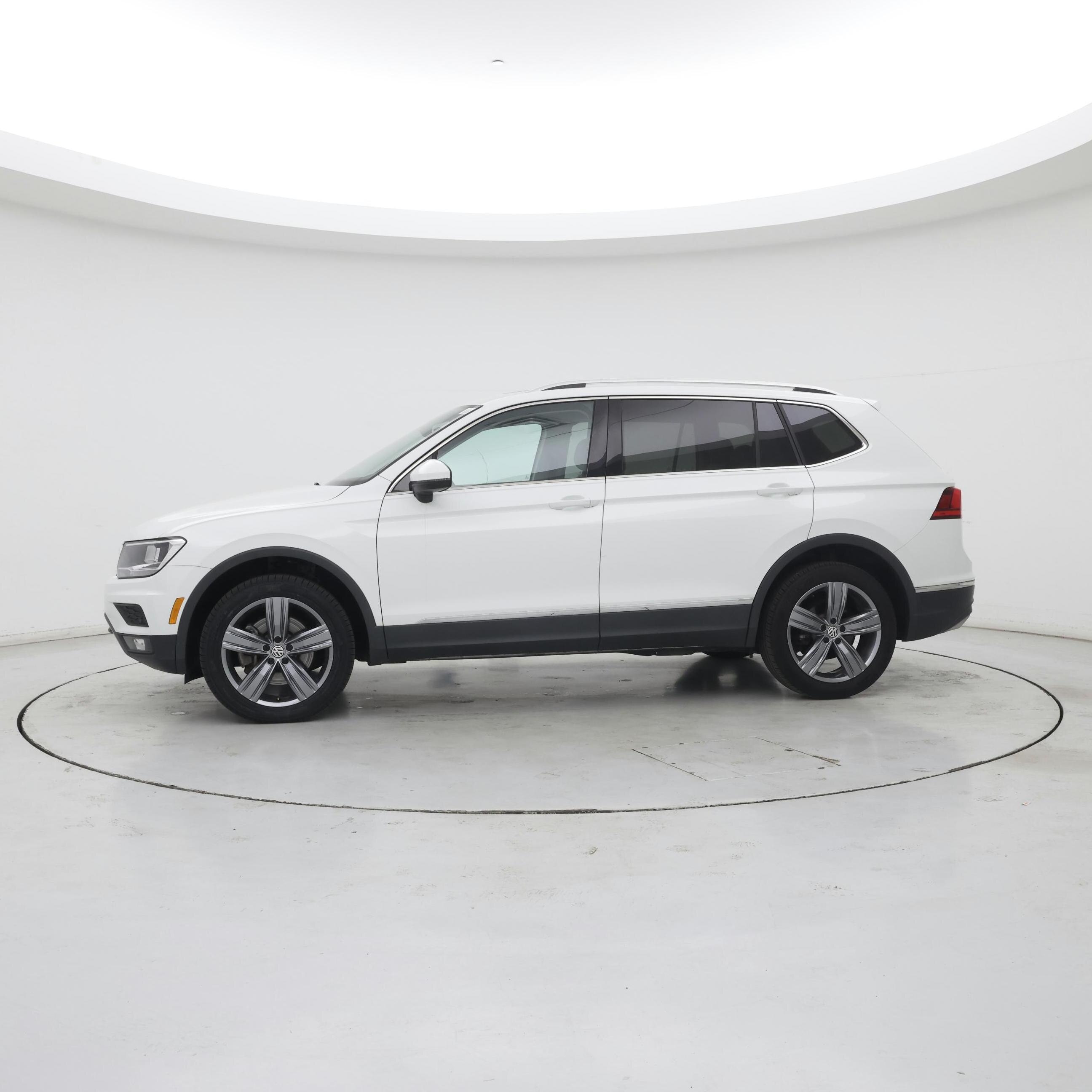 Thumbnail: 2020 Volkswagen Tiguan - 3