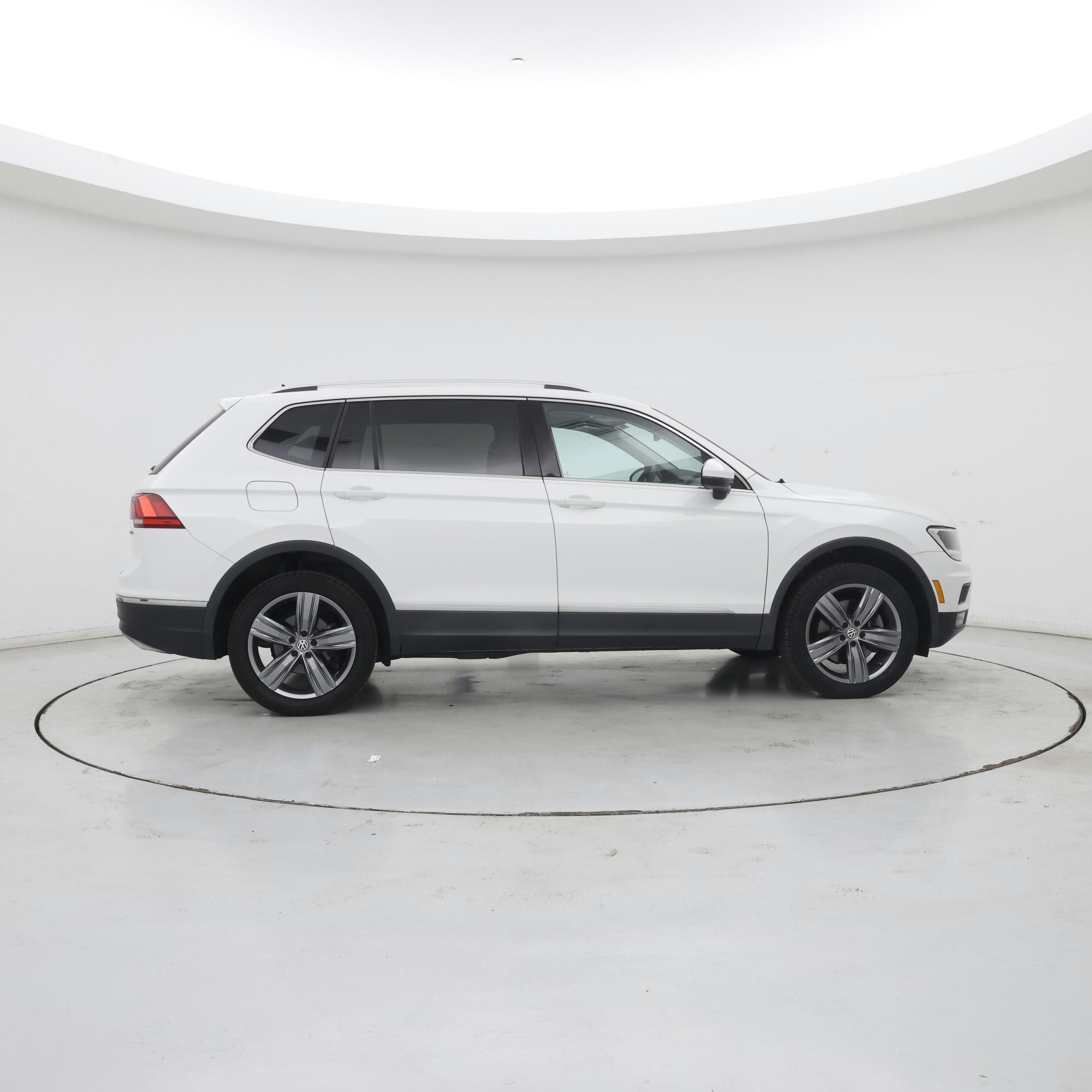 Thumbnail: 2020 Volkswagen Tiguan - 7