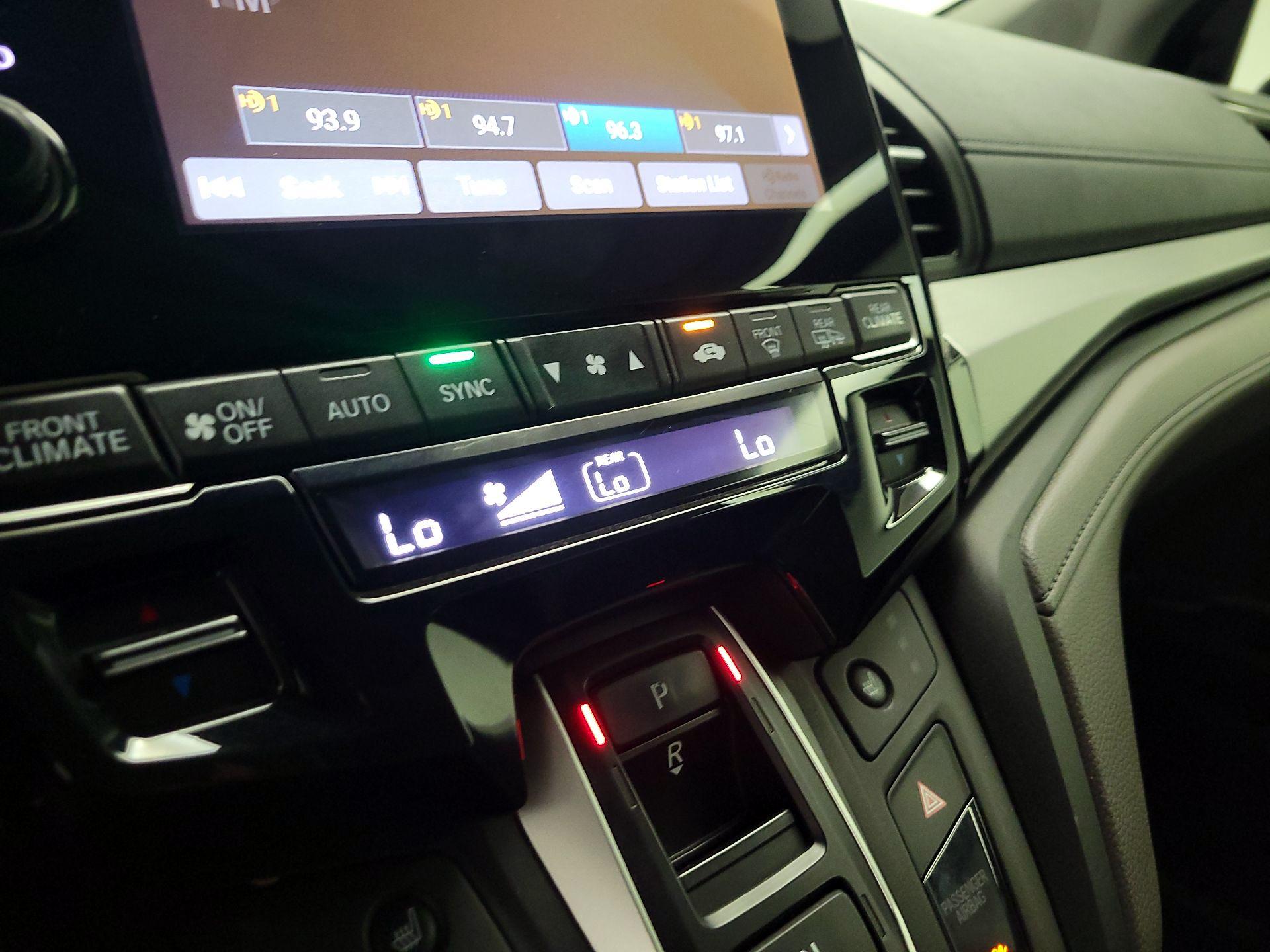 Thumbnail: 2019 Honda Odyssey - 15