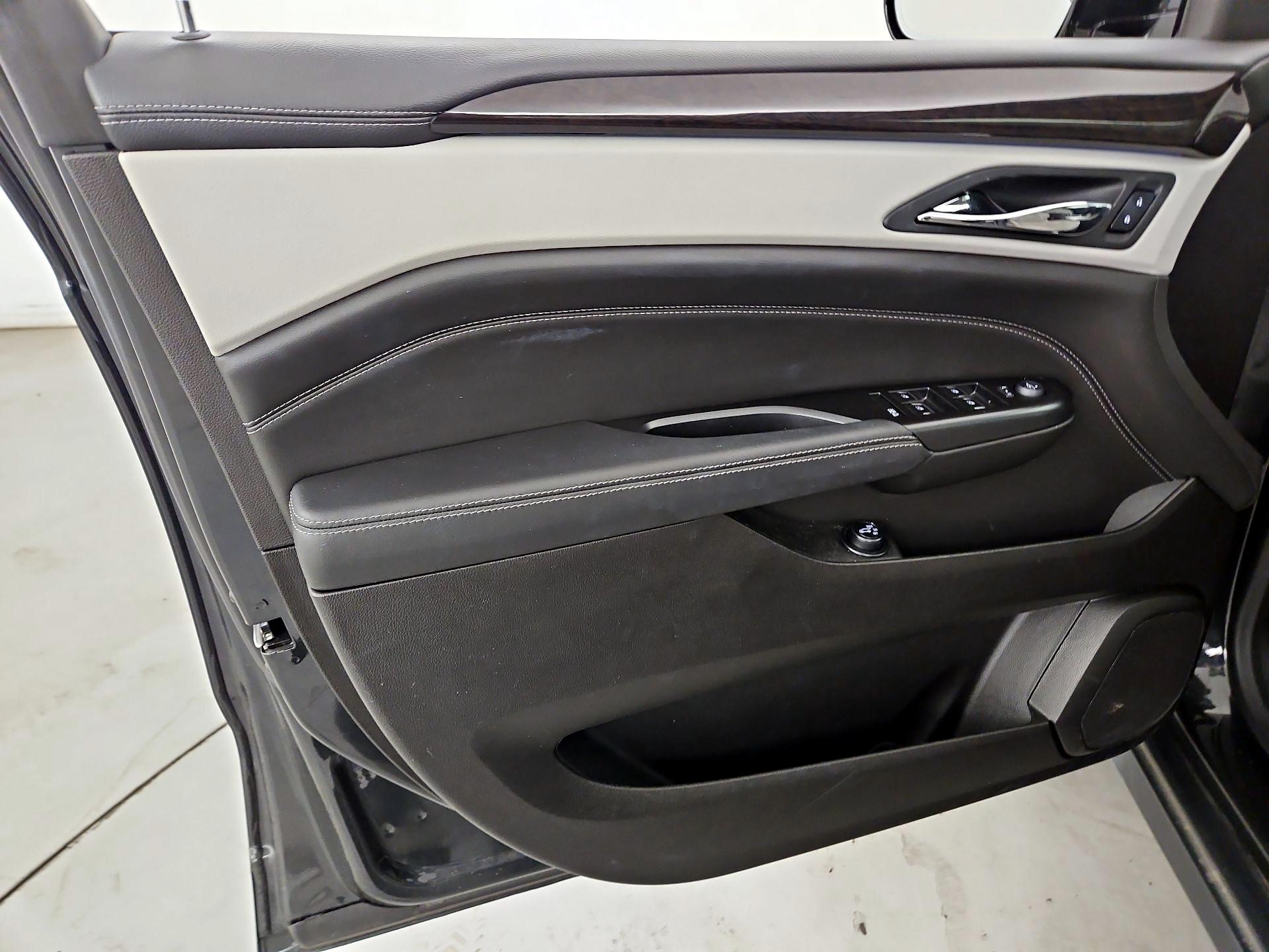 Thumbnail: 2016 Cadillac SRX - 12
