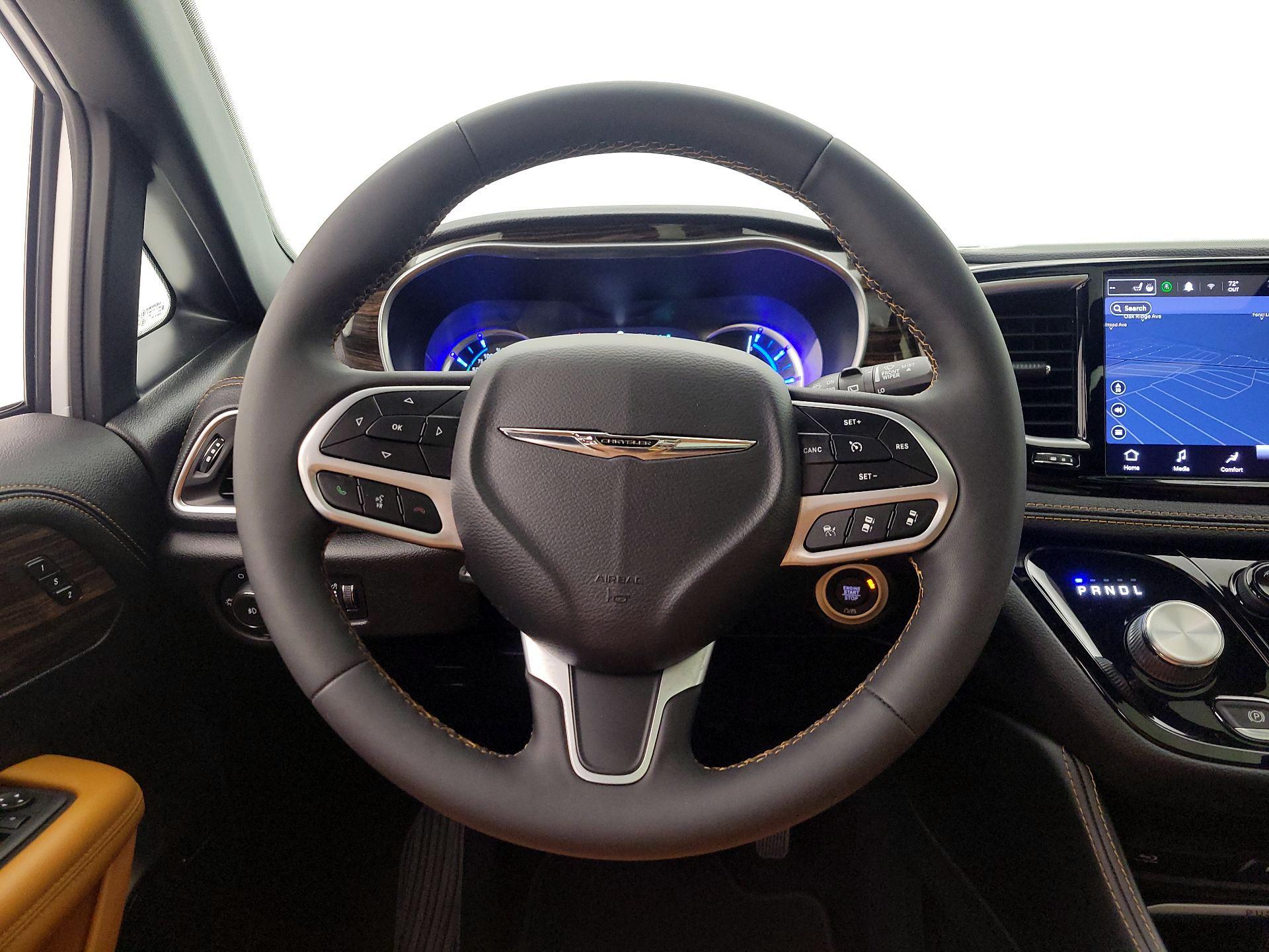 Thumbnail: 2023 Chrysler Pacifica - 10