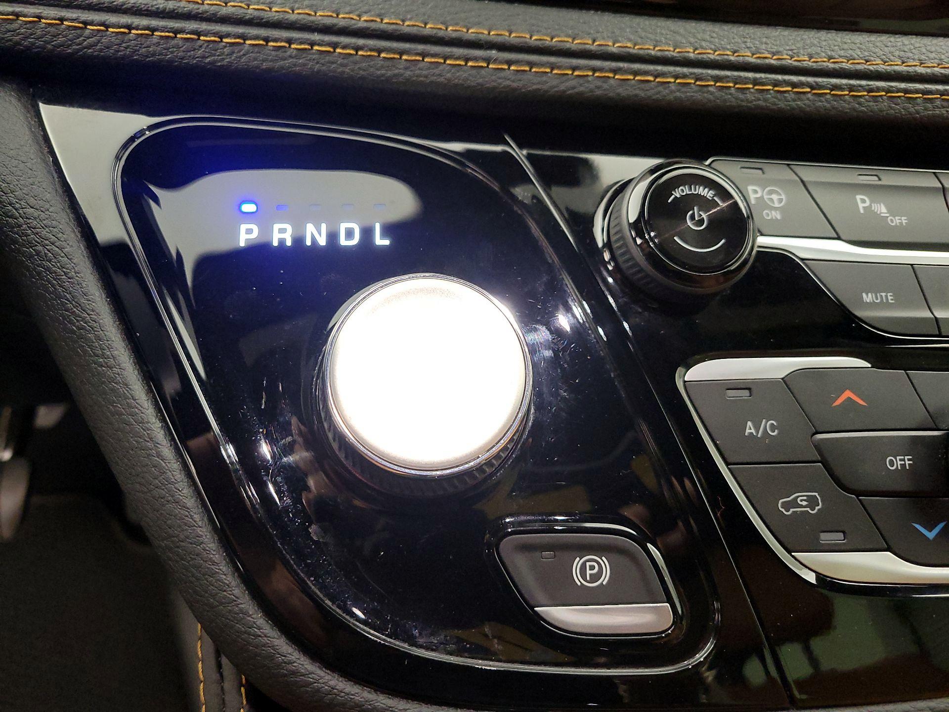Thumbnail: 2023 Chrysler Pacifica - 18