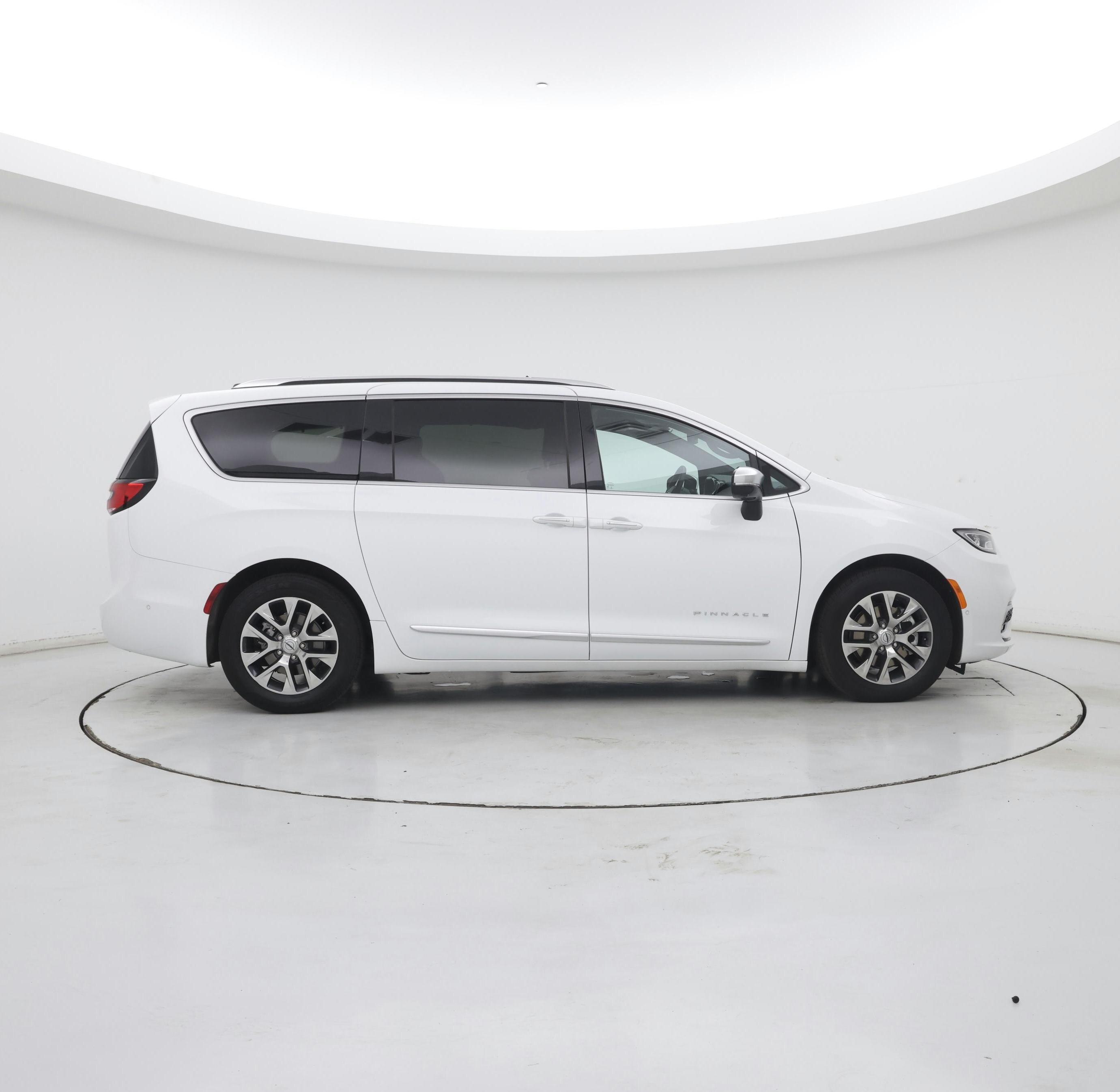 Thumbnail: 2023 Chrysler Pacifica - 7
