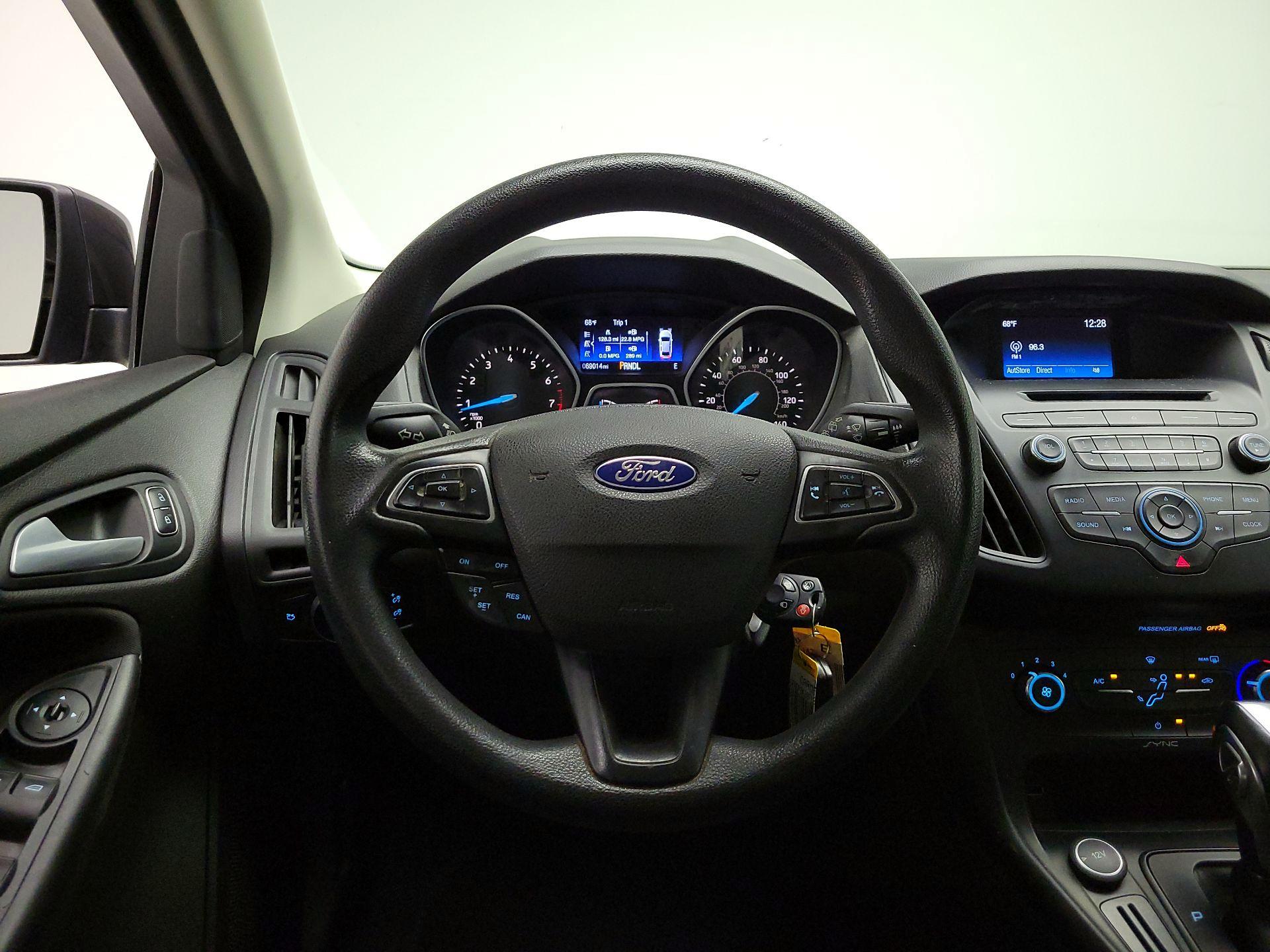 Thumbnail: 2015 Ford Focus - 10
