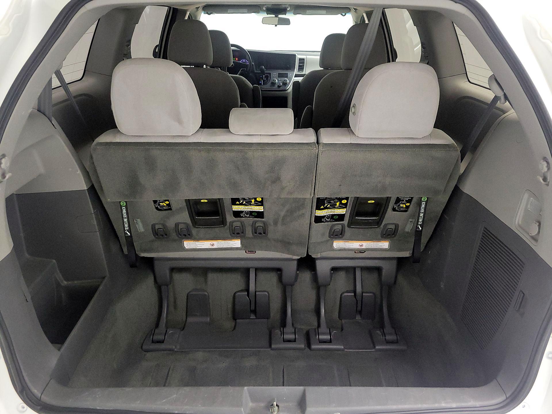 Thumbnail: 2017 Toyota Sienna - 16