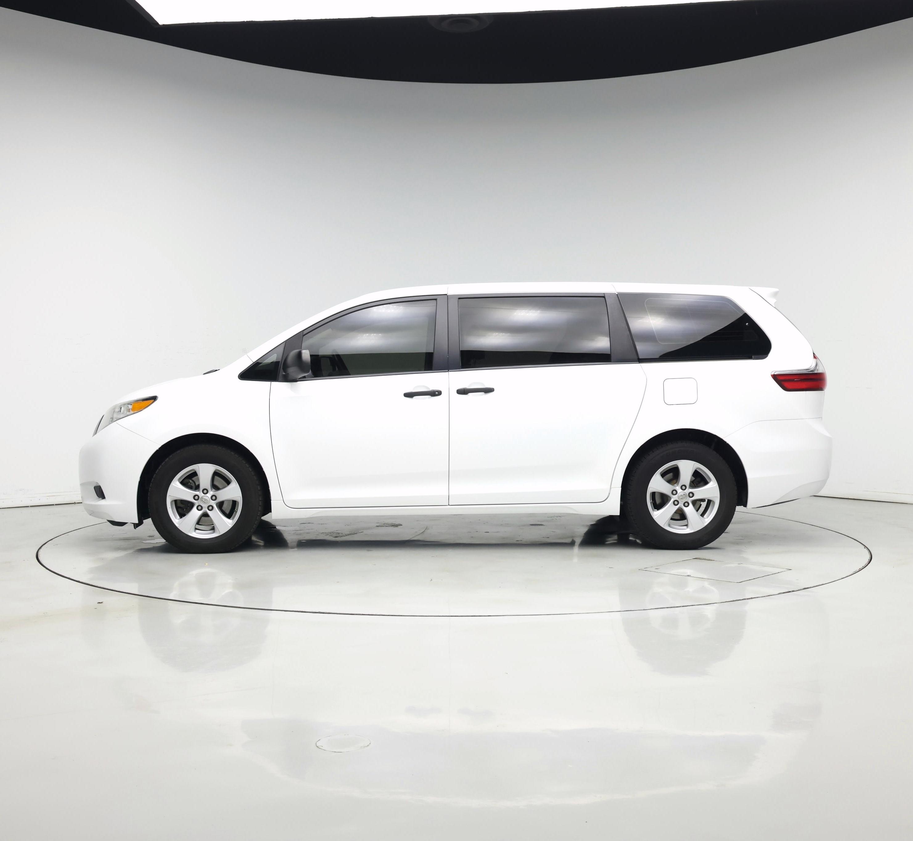 Thumbnail: 2017 Toyota Sienna - 3