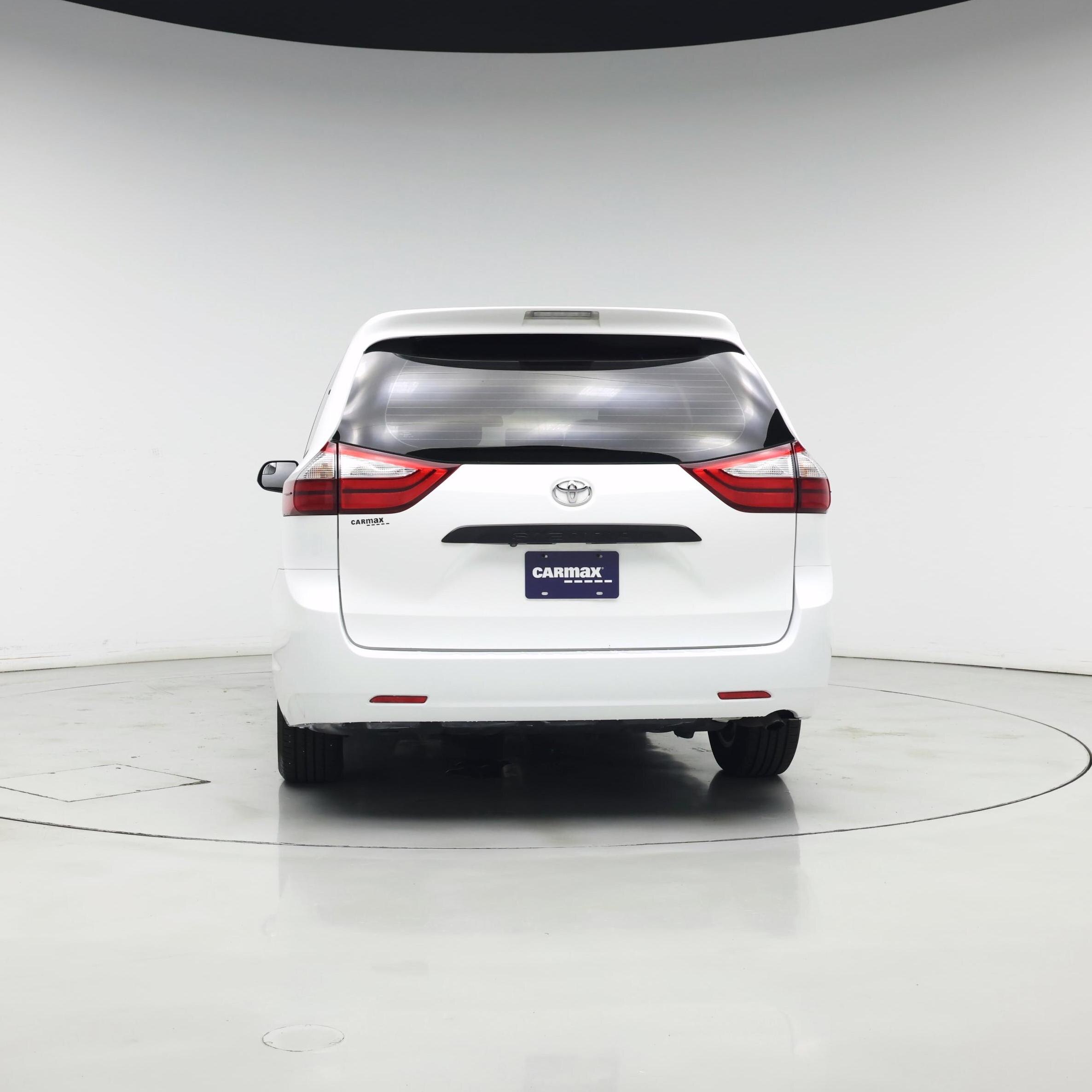 Thumbnail: 2017 Toyota Sienna - 6