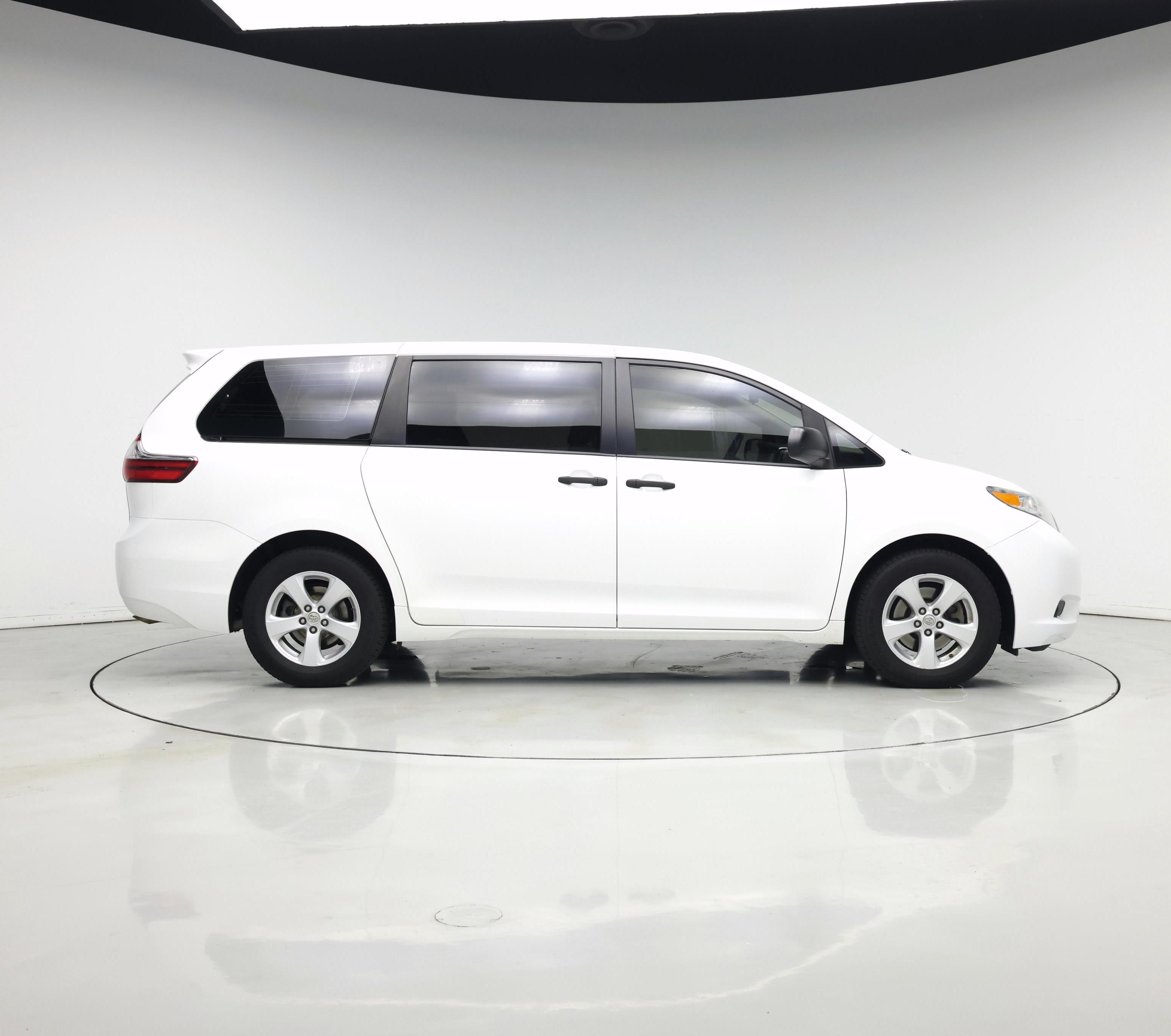 Thumbnail: 2017 Toyota Sienna - 7